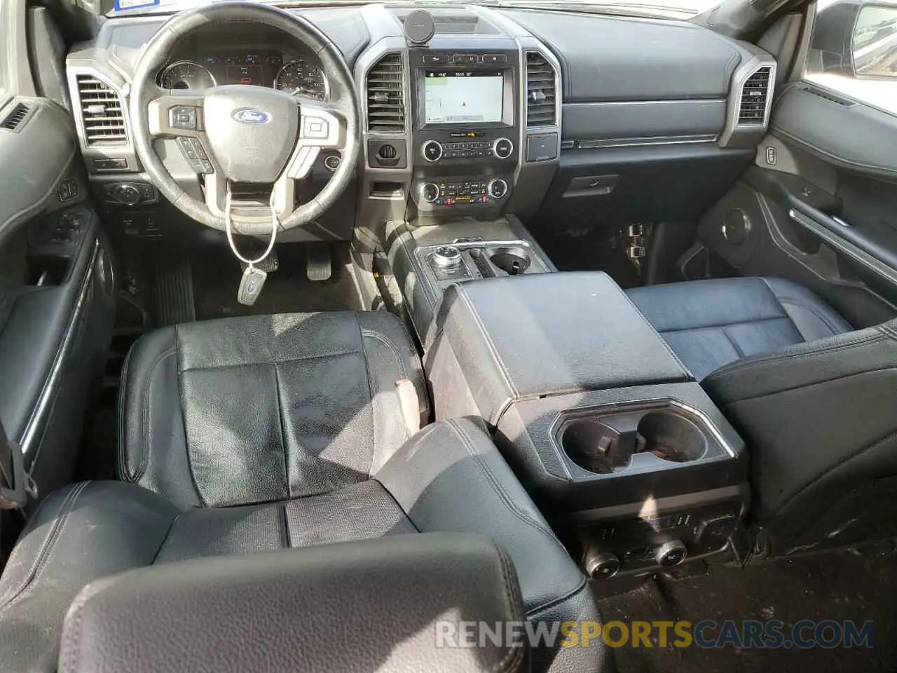 8 Photograph of a damaged car 1FMJU1HT2KEA03559 FORD EXPEDITION 2019