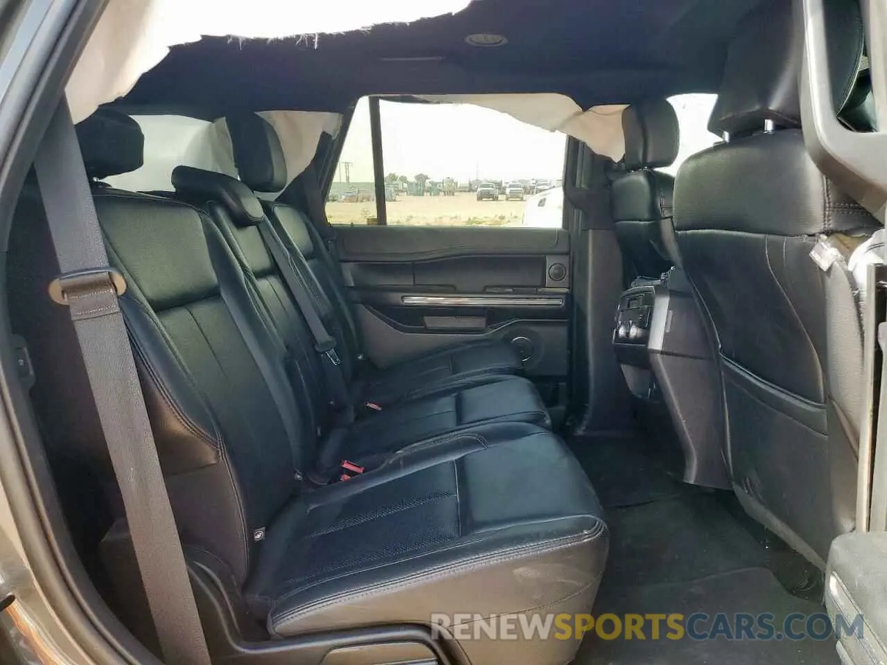11 Photograph of a damaged car 1FMJU1HT2KEA26887 FORD EXPEDITION 2019
