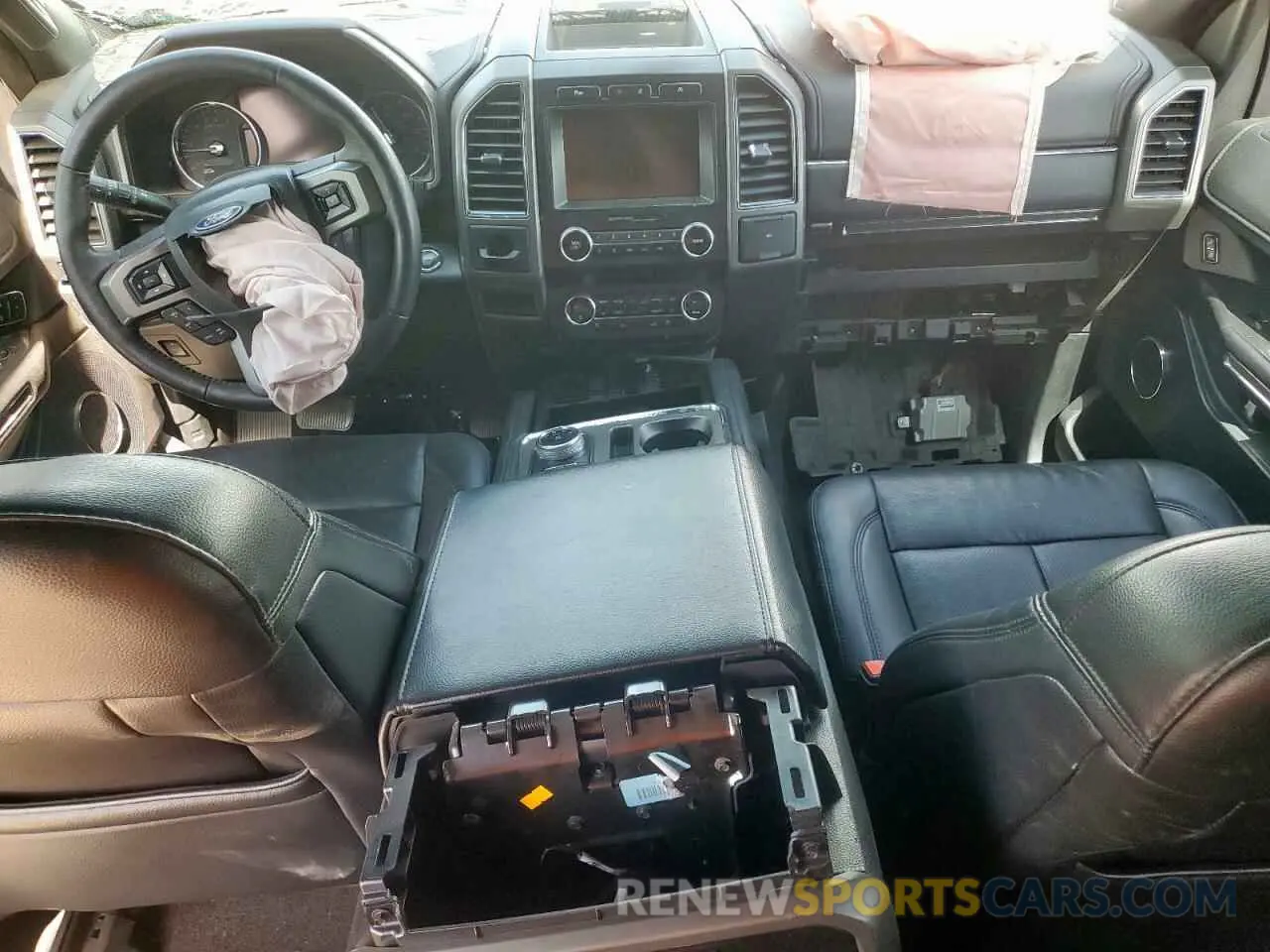 8 Photograph of a damaged car 1FMJU1HT2KEA26887 FORD EXPEDITION 2019