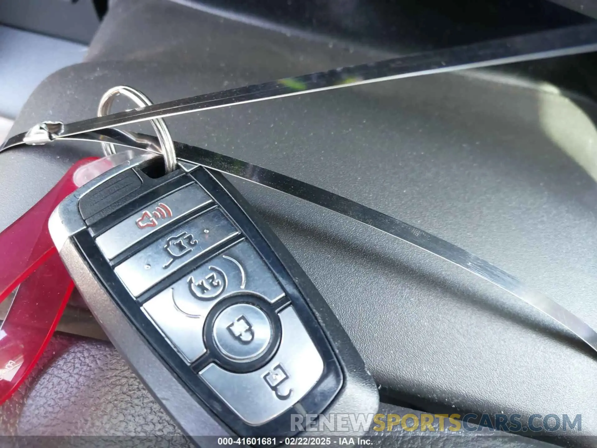 11 Photograph of a damaged car 1FMJU1HT3KEA12044 FORD EXPEDITION 2019