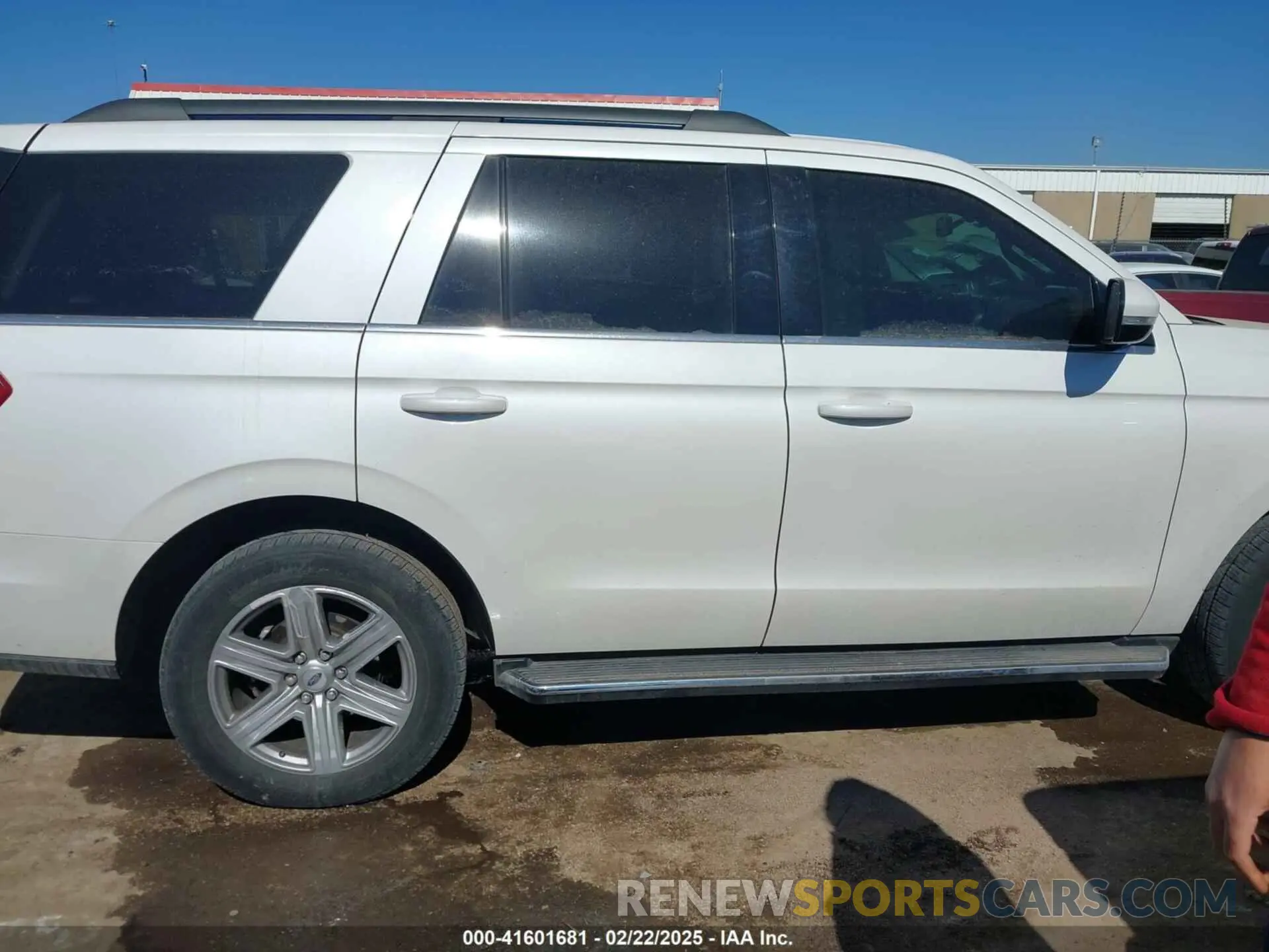 13 Photograph of a damaged car 1FMJU1HT3KEA12044 FORD EXPEDITION 2019