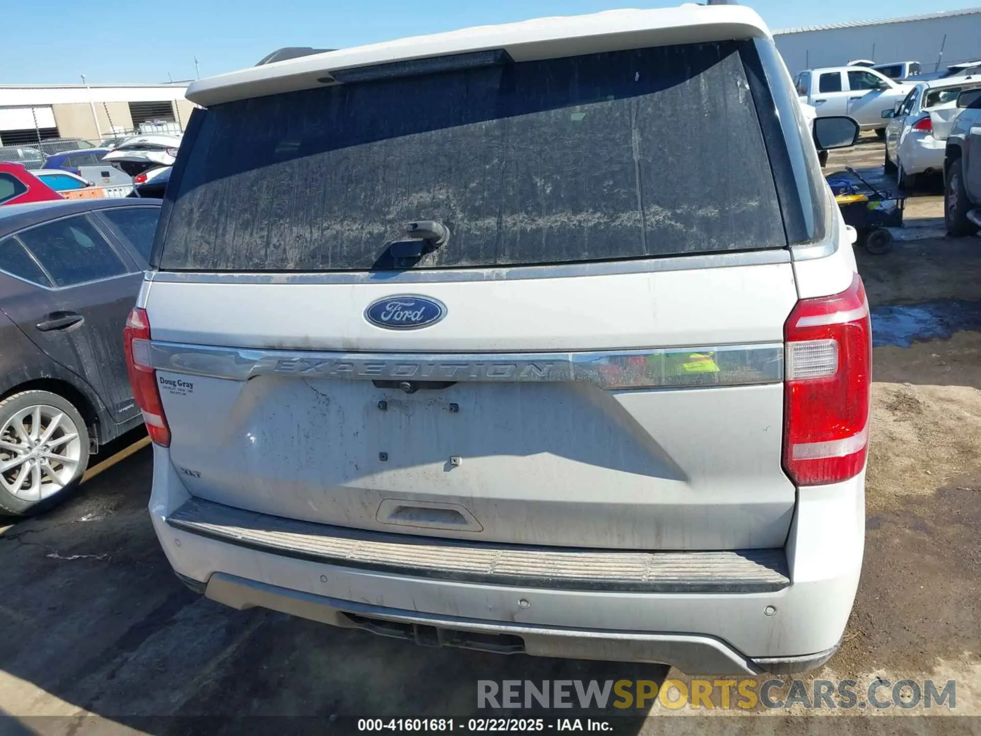 16 Photograph of a damaged car 1FMJU1HT3KEA12044 FORD EXPEDITION 2019