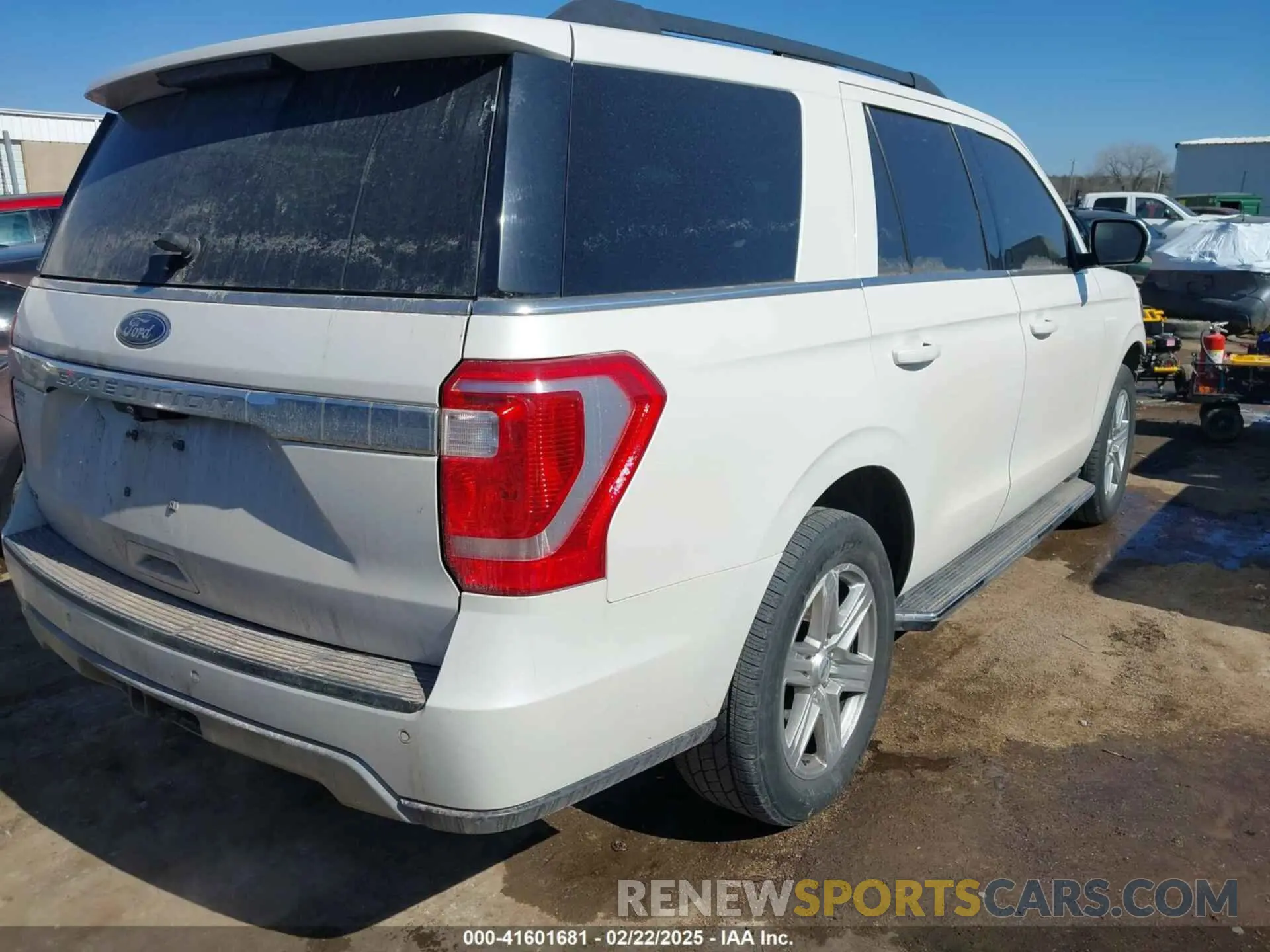 4 Photograph of a damaged car 1FMJU1HT3KEA12044 FORD EXPEDITION 2019