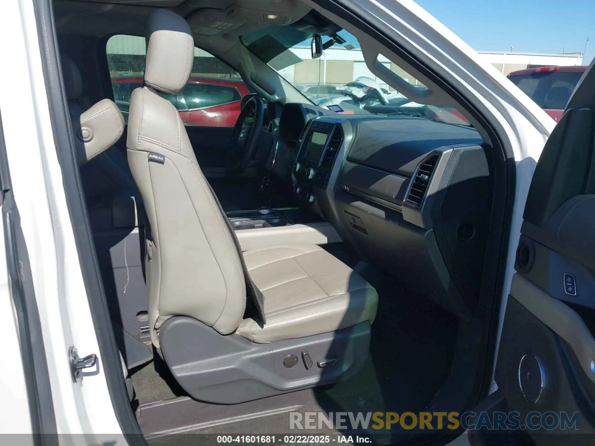 5 Photograph of a damaged car 1FMJU1HT3KEA12044 FORD EXPEDITION 2019