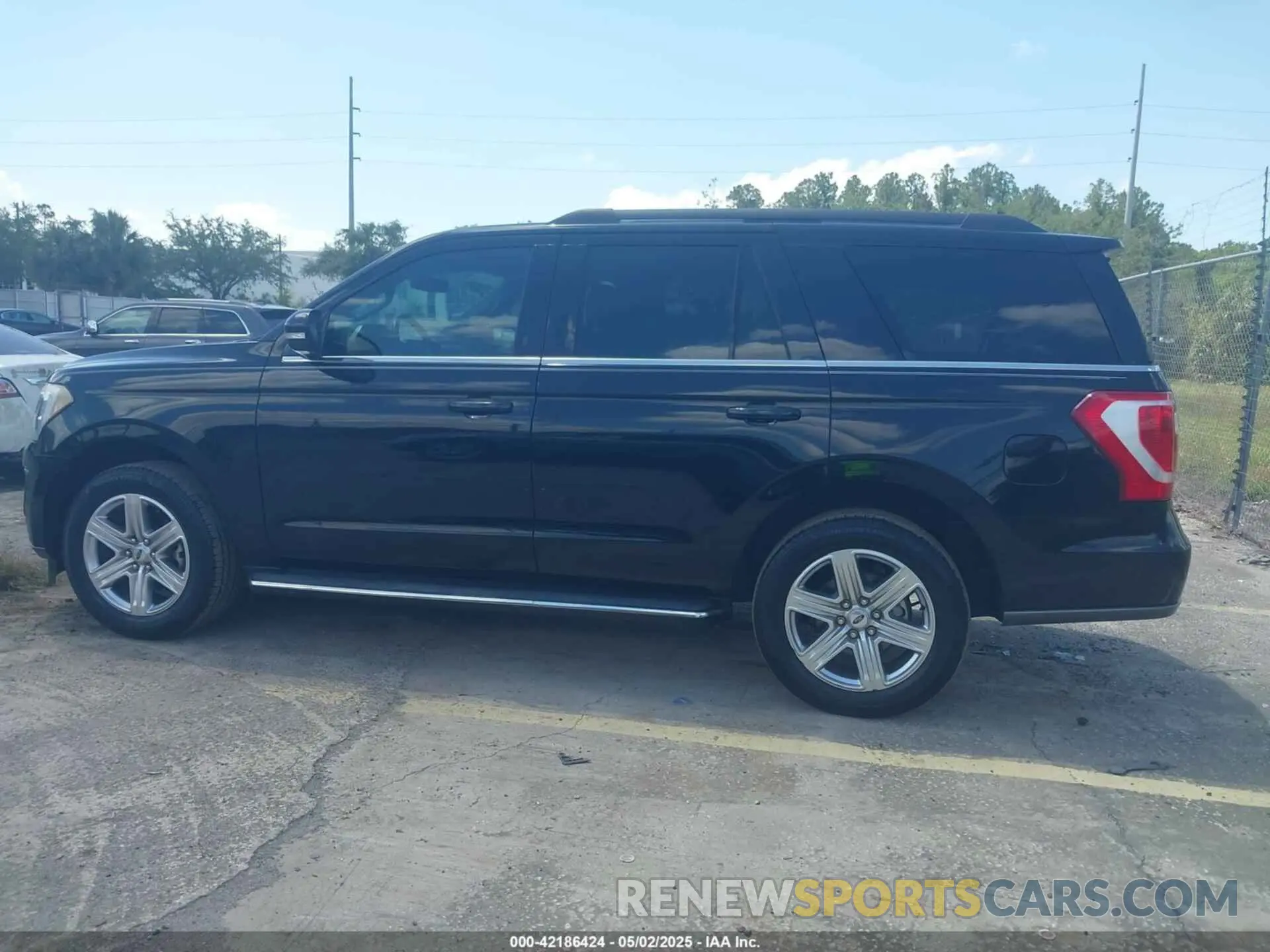 14 Photograph of a damaged car 1FMJU1HT3KEA64385 FORD EXPEDITION 2019