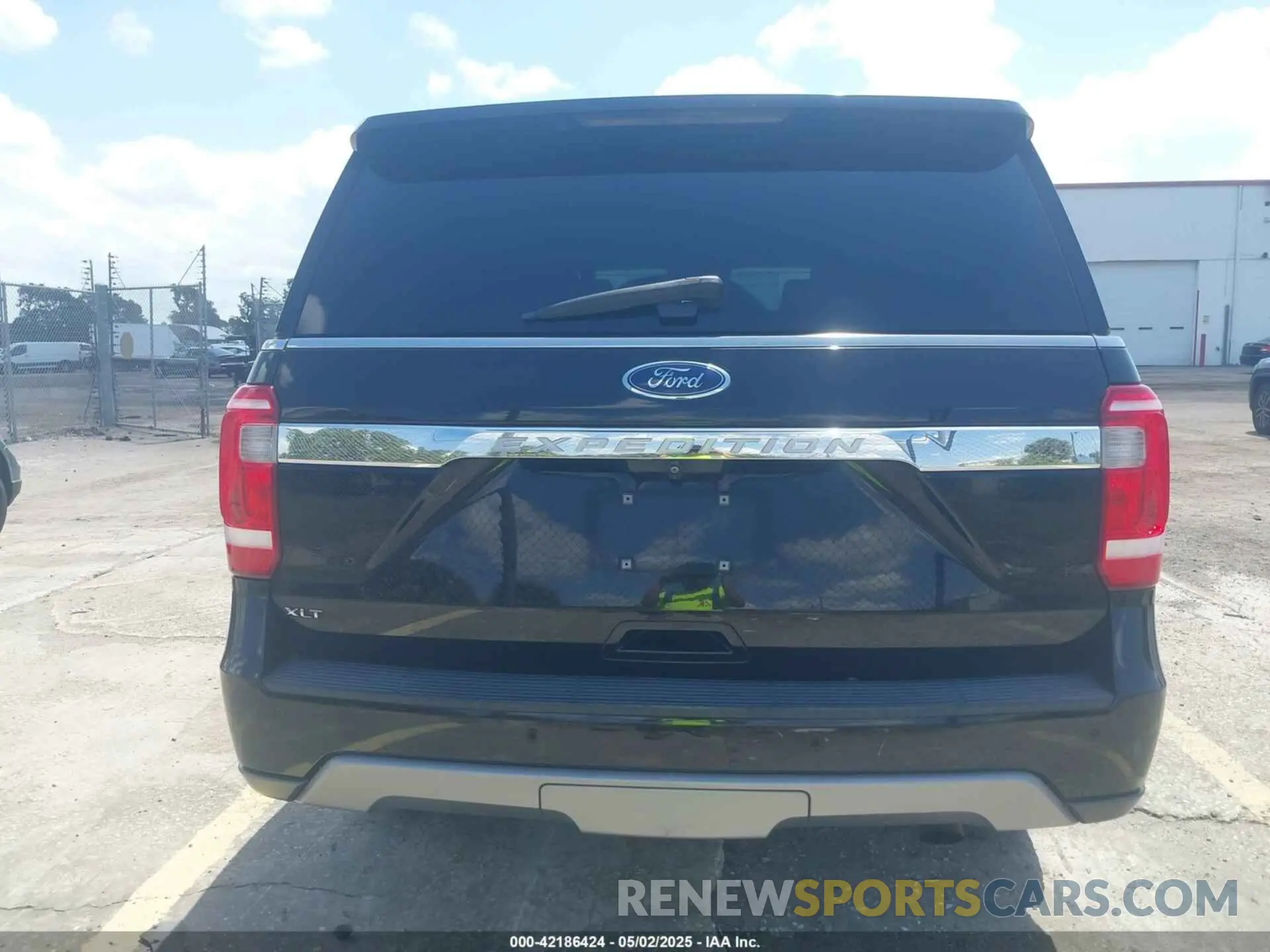 16 Photograph of a damaged car 1FMJU1HT3KEA64385 FORD EXPEDITION 2019