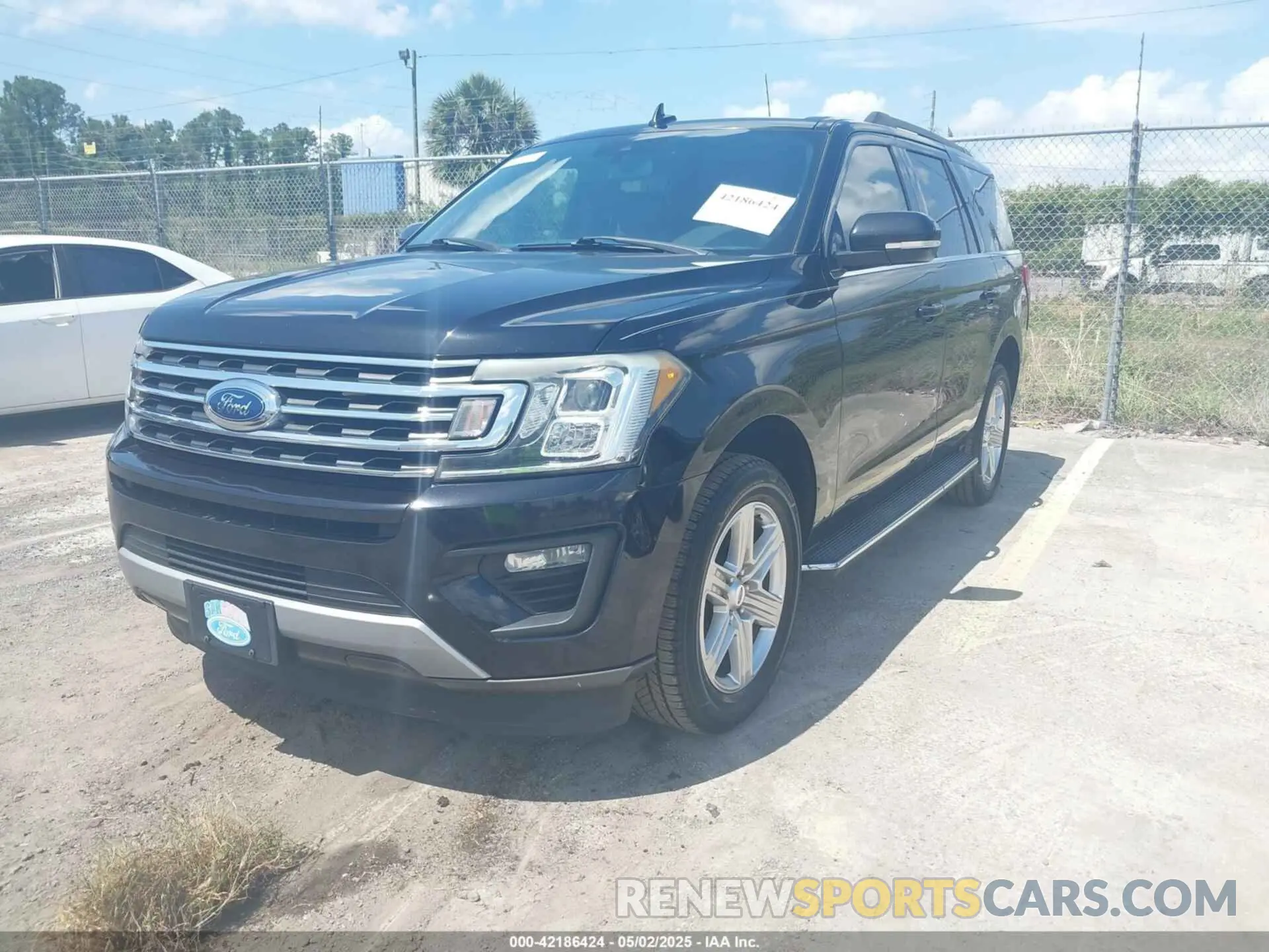 2 Photograph of a damaged car 1FMJU1HT3KEA64385 FORD EXPEDITION 2019