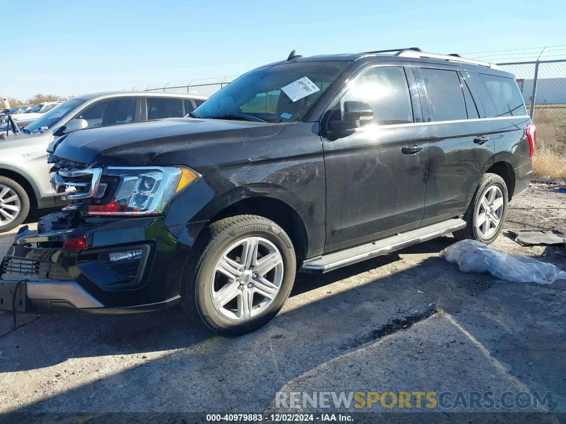 2 Photograph of a damaged car 1FMJU1HT3KEA73359 FORD EXPEDITION 2019