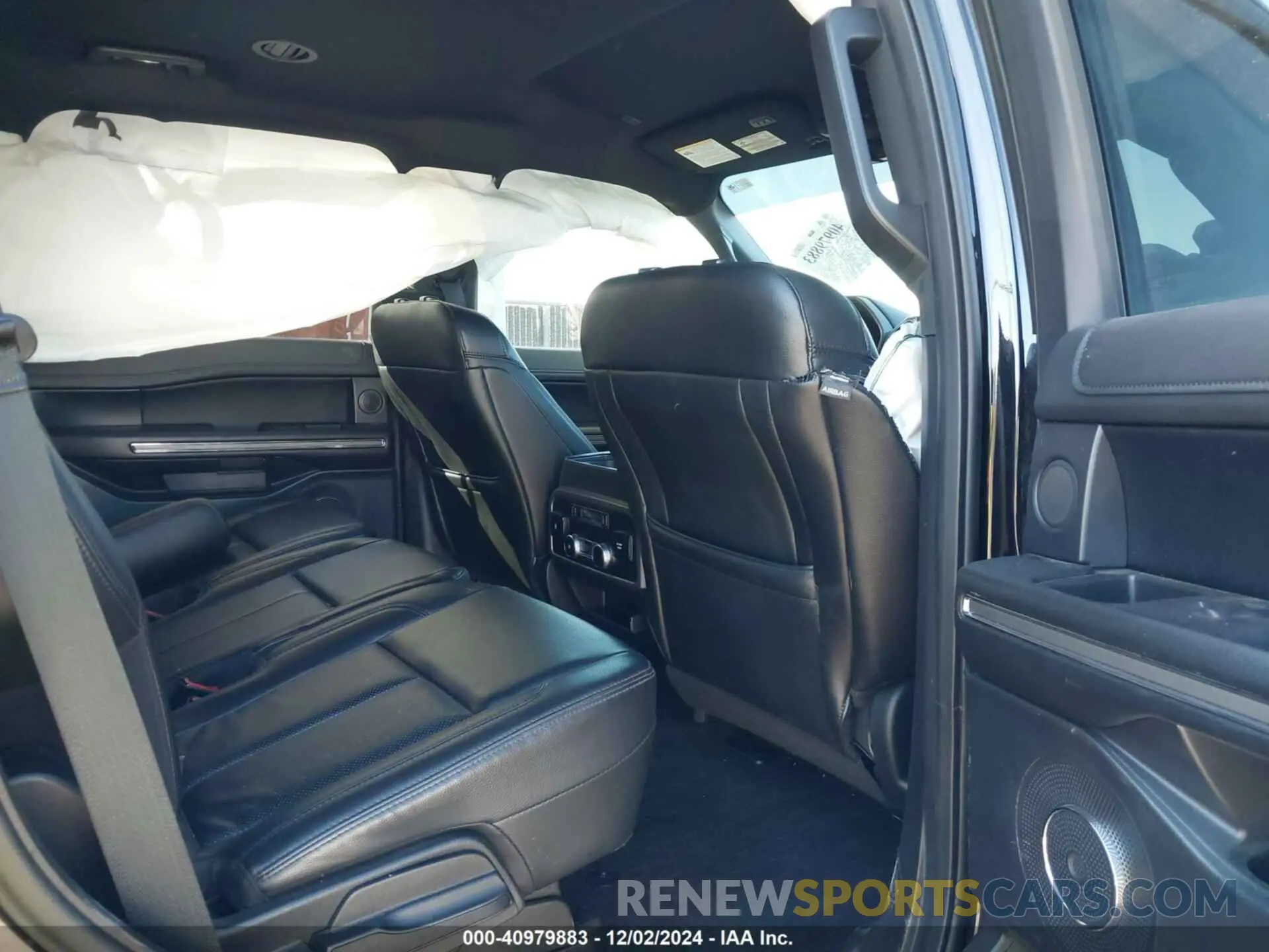 8 Photograph of a damaged car 1FMJU1HT3KEA73359 FORD EXPEDITION 2019