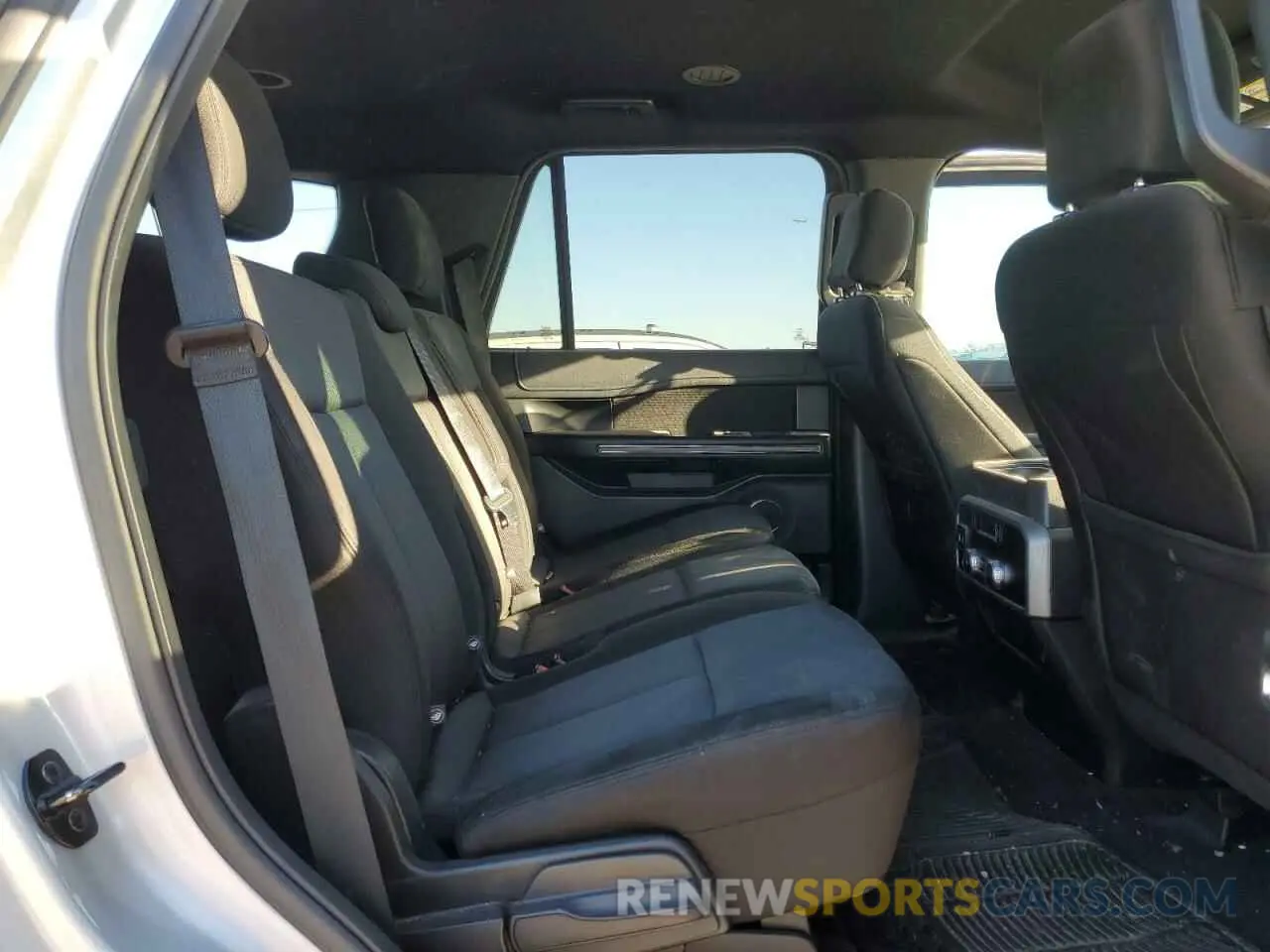 10 Photograph of a damaged car 1FMJU1HT4KEA62046 FORD EXPEDITION 2019