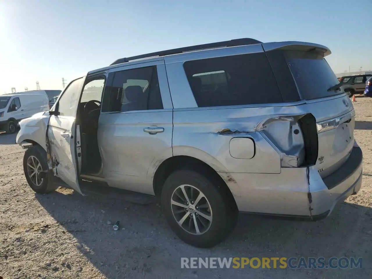 2 Photograph of a damaged car 1FMJU1HT4KEA62046 FORD EXPEDITION 2019