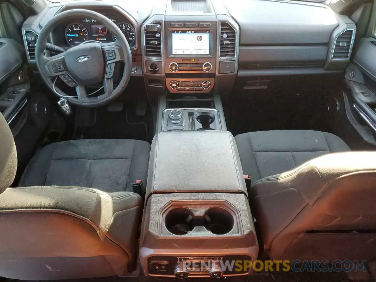 8 Photograph of a damaged car 1FMJU1HT4KEA62046 FORD EXPEDITION 2019
