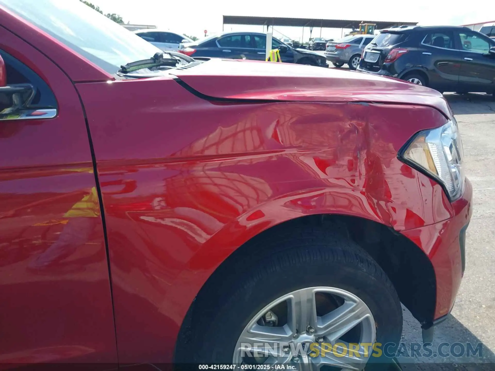 17 Photograph of a damaged car 1FMJU1HT5KEA71256 FORD EXPEDITION 2019