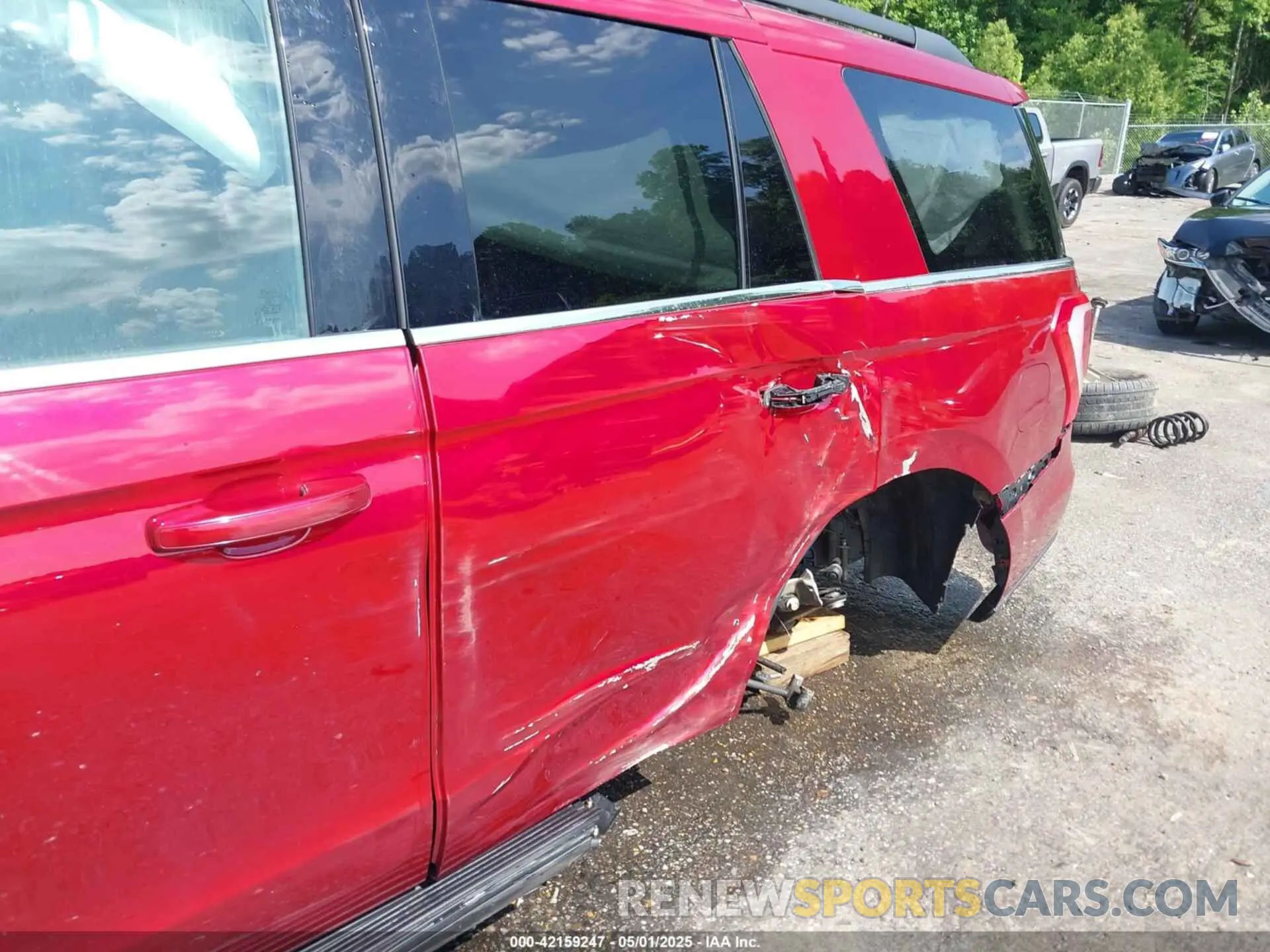 18 Photograph of a damaged car 1FMJU1HT5KEA71256 FORD EXPEDITION 2019