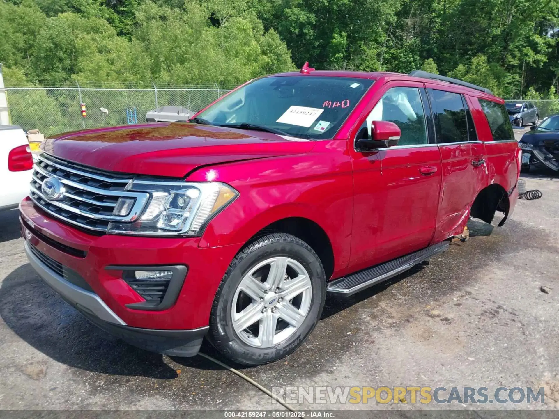 2 Photograph of a damaged car 1FMJU1HT5KEA71256 FORD EXPEDITION 2019