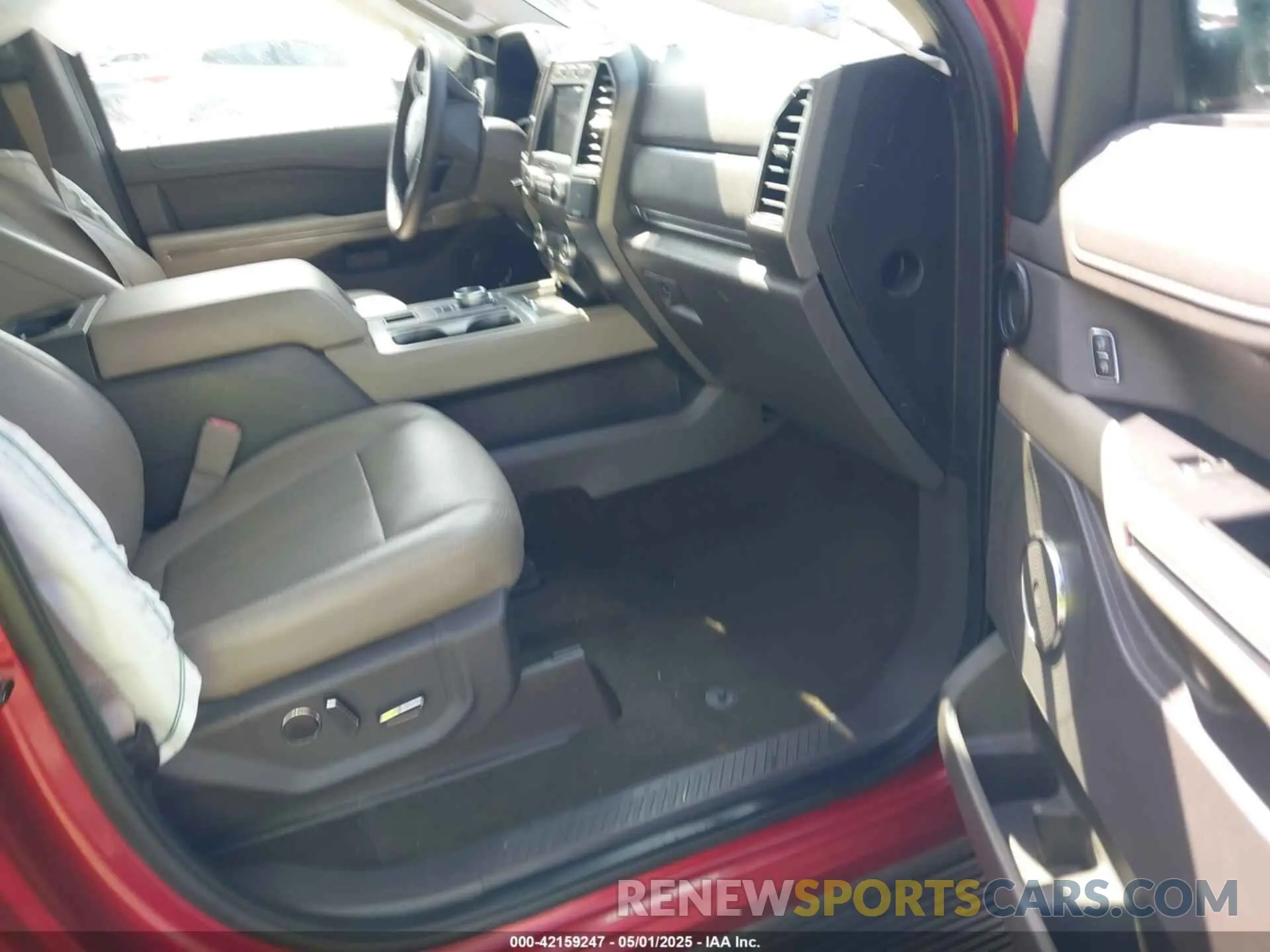 5 Photograph of a damaged car 1FMJU1HT5KEA71256 FORD EXPEDITION 2019