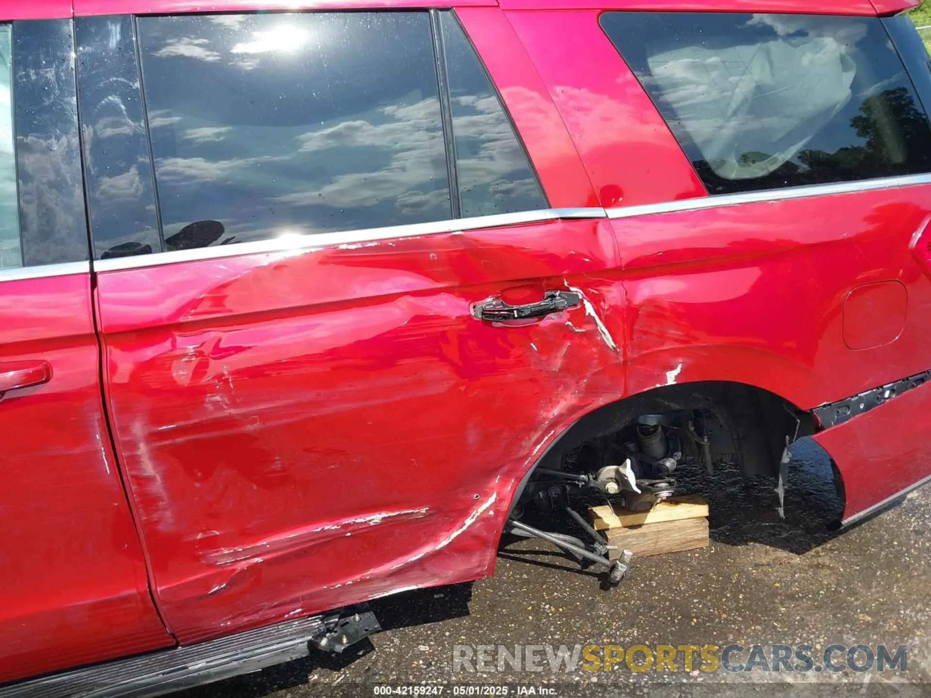 6 Photograph of a damaged car 1FMJU1HT5KEA71256 FORD EXPEDITION 2019