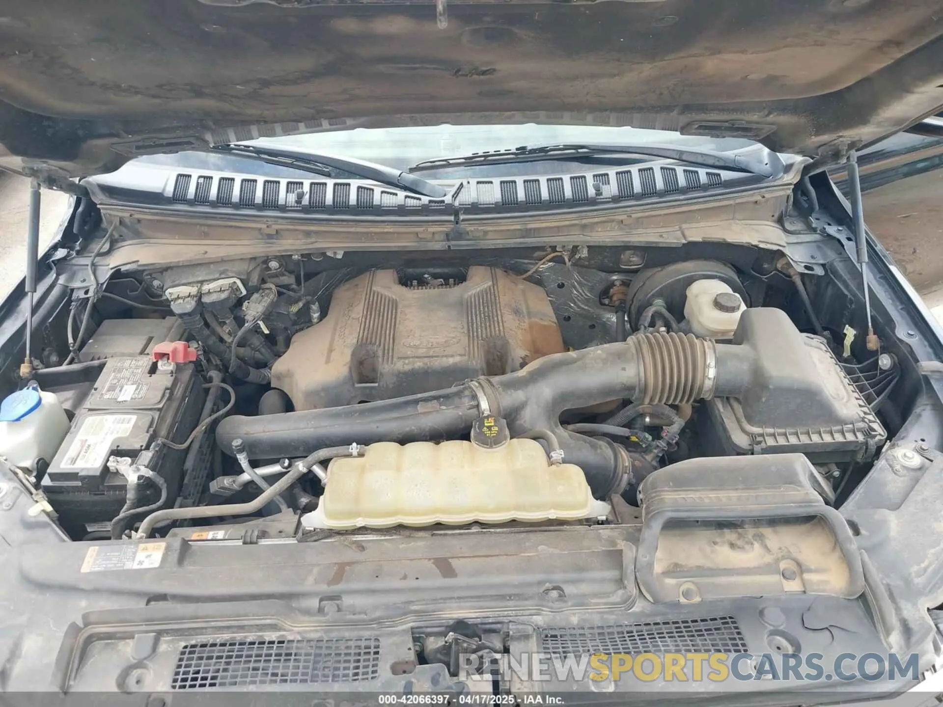 10 Photograph of a damaged car 1FMJU1HT5KEA76604 FORD EXPEDITION 2019