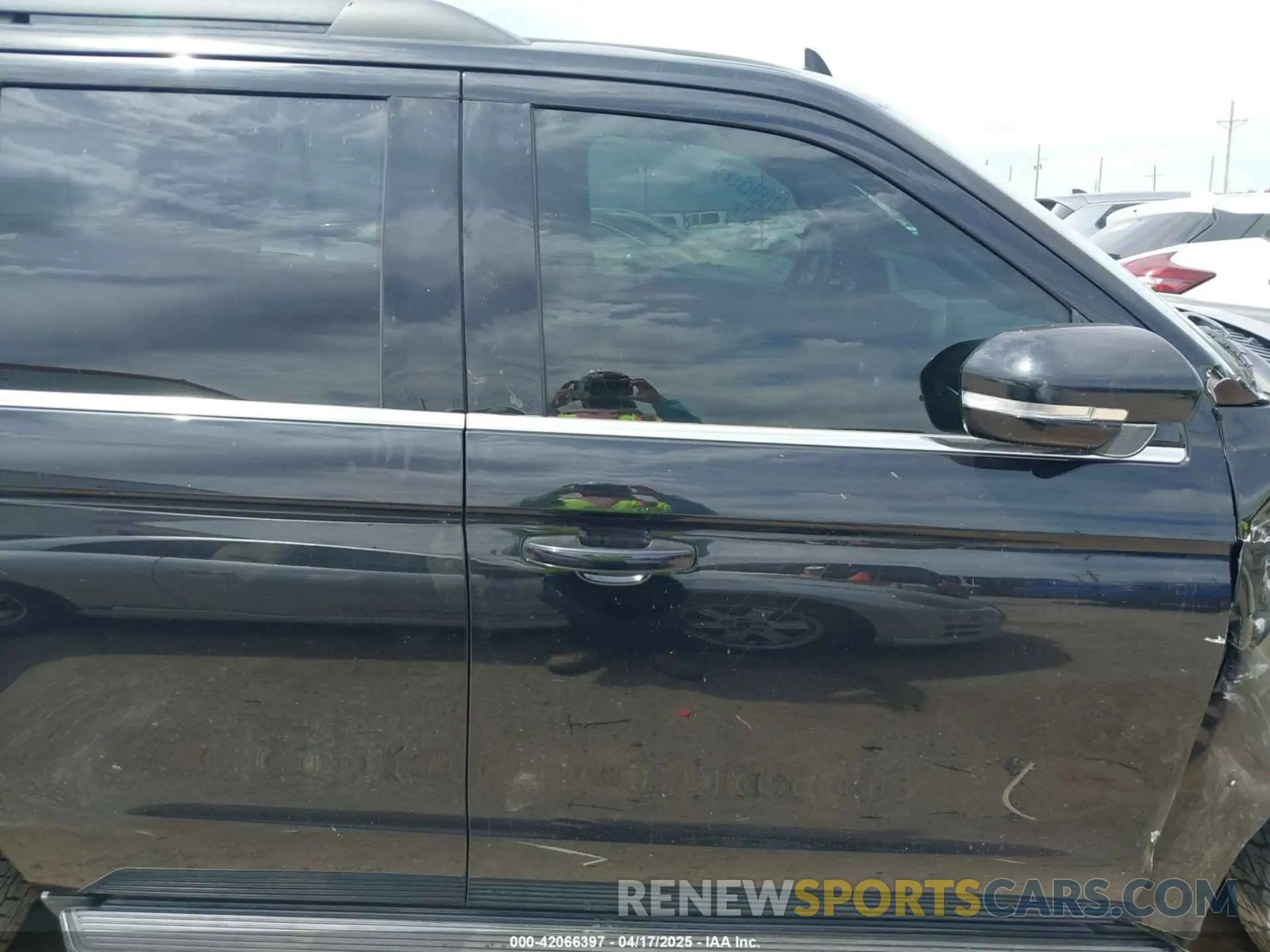 13 Photograph of a damaged car 1FMJU1HT5KEA76604 FORD EXPEDITION 2019