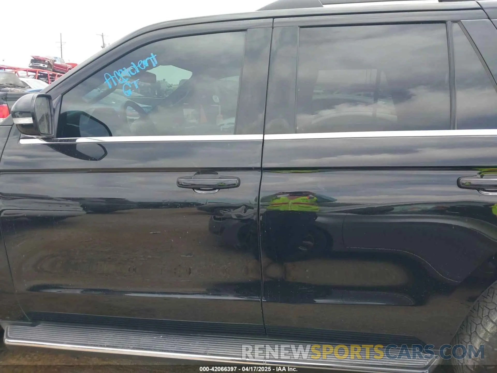 14 Photograph of a damaged car 1FMJU1HT5KEA76604 FORD EXPEDITION 2019