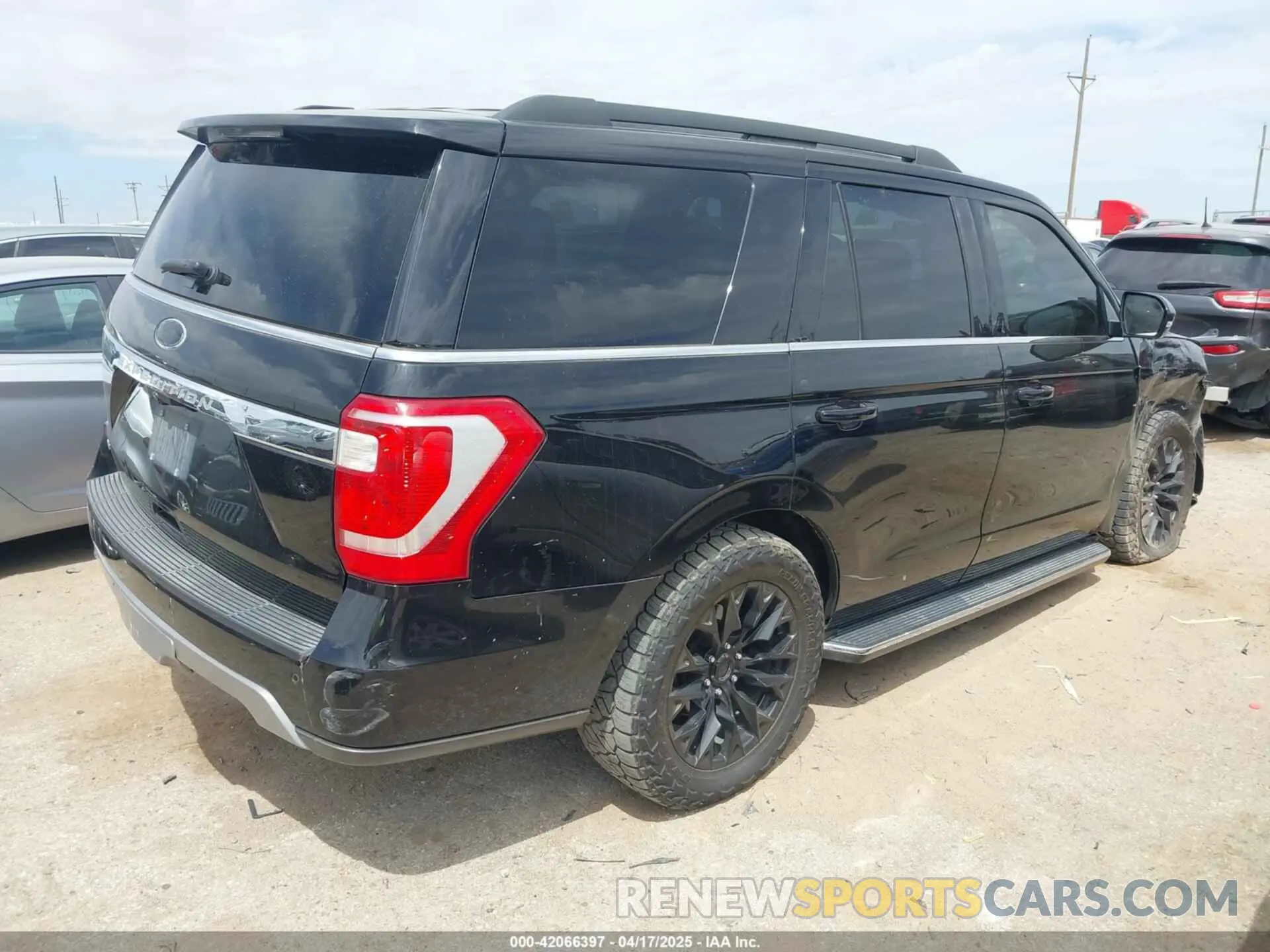 4 Photograph of a damaged car 1FMJU1HT5KEA76604 FORD EXPEDITION 2019