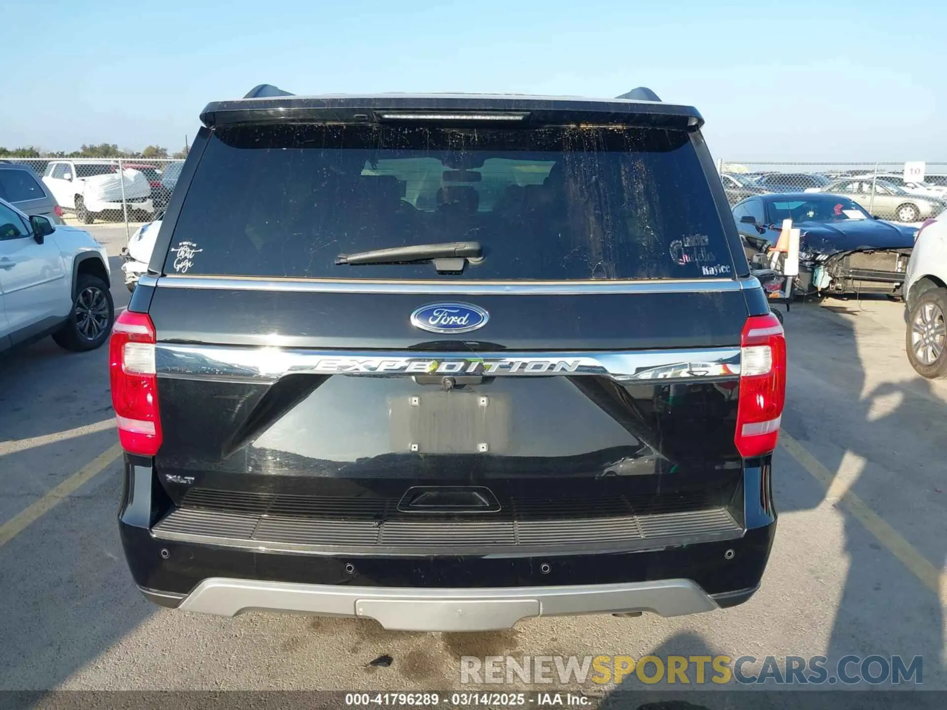 16 Photograph of a damaged car 1FMJU1HT5KEA82614 FORD EXPEDITION 2019