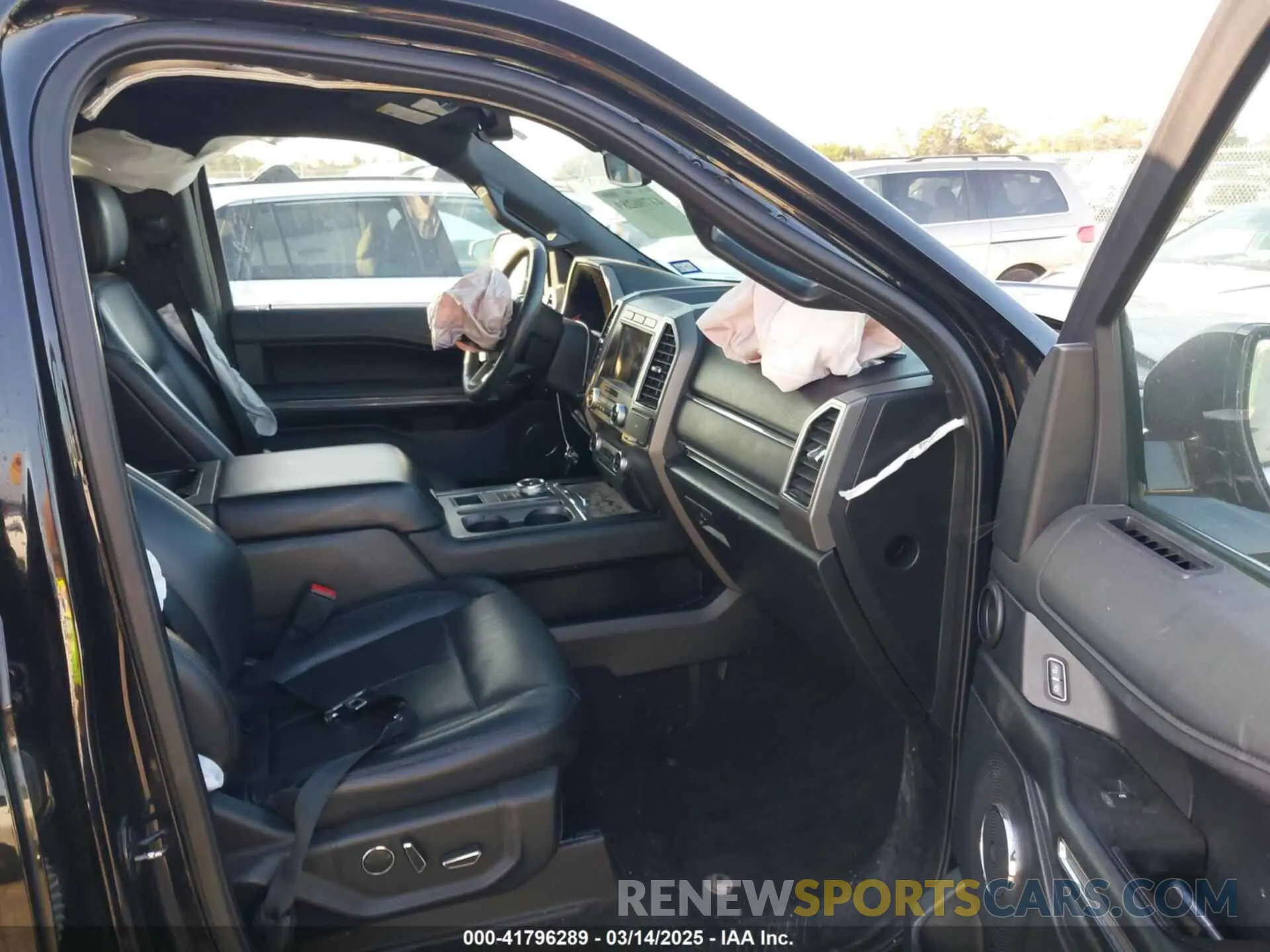 5 Photograph of a damaged car 1FMJU1HT5KEA82614 FORD EXPEDITION 2019