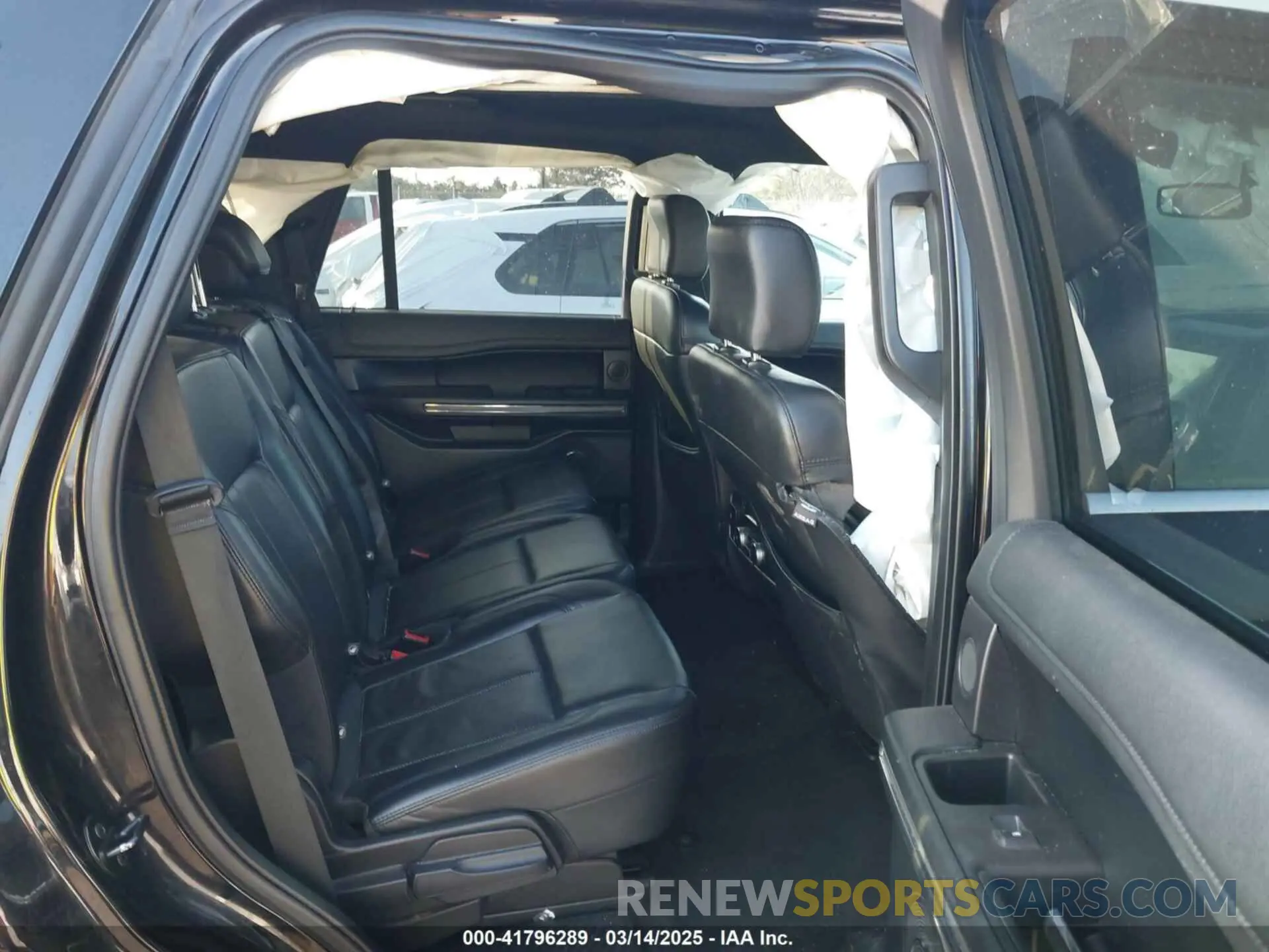 8 Photograph of a damaged car 1FMJU1HT5KEA82614 FORD EXPEDITION 2019