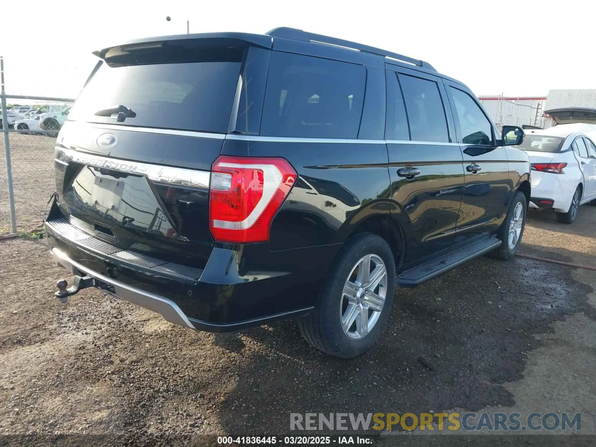 4 Photograph of a damaged car 1FMJU1HT6KEA73730 FORD EXPEDITION 2019