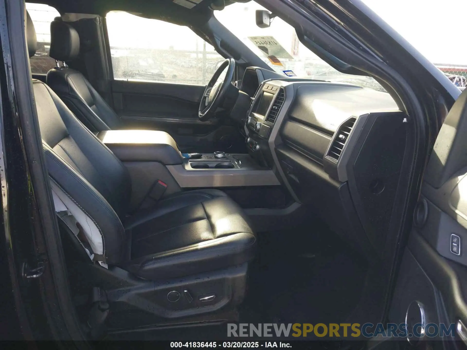 5 Photograph of a damaged car 1FMJU1HT6KEA73730 FORD EXPEDITION 2019