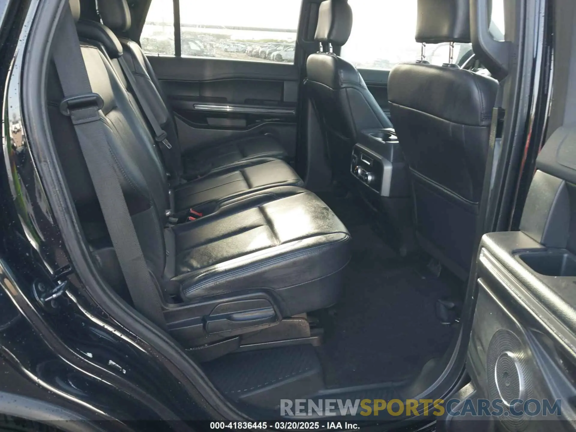 8 Photograph of a damaged car 1FMJU1HT6KEA73730 FORD EXPEDITION 2019
