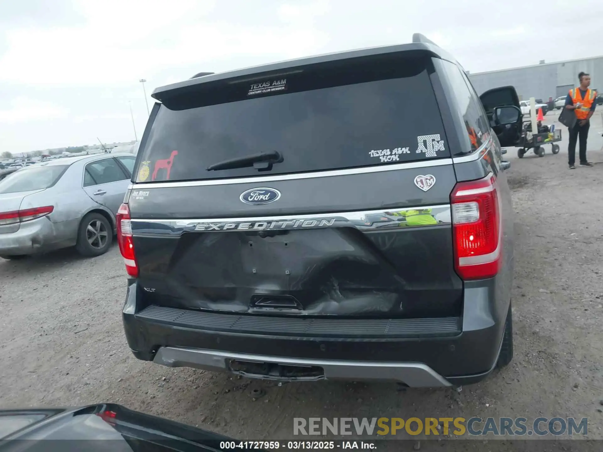 16 Photograph of a damaged car 1FMJU1HT7KEA11849 FORD EXPEDITION 2019