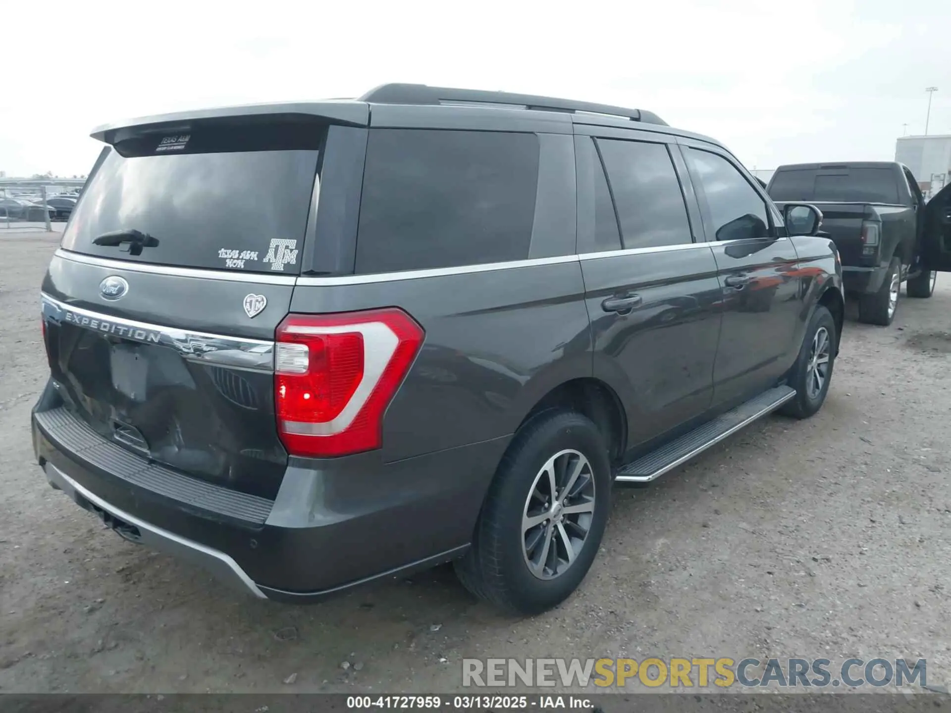 4 Photograph of a damaged car 1FMJU1HT7KEA11849 FORD EXPEDITION 2019