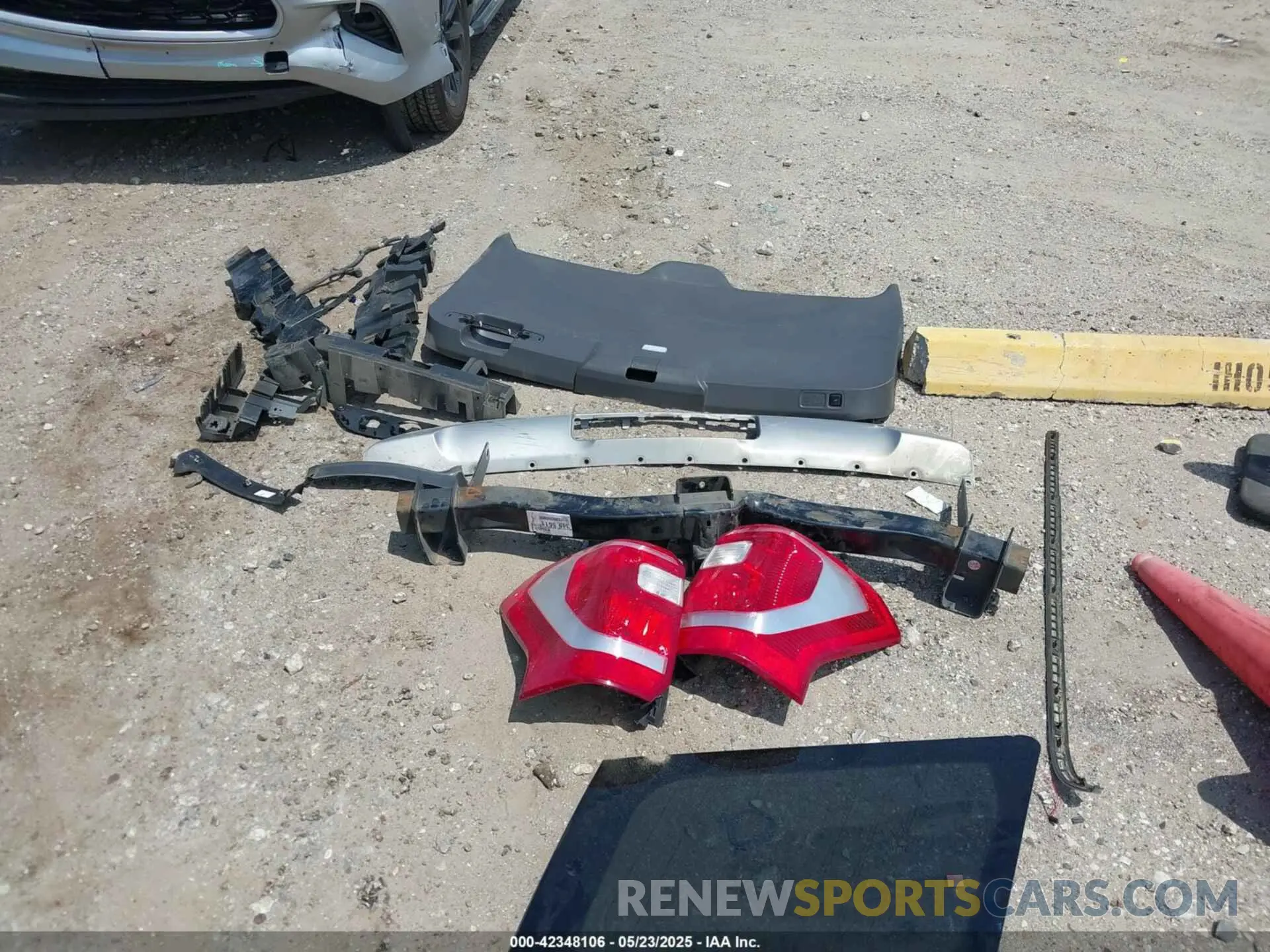 12 Photograph of a damaged car 1FMJU1HTXKEA16110 FORD EXPEDITION 2019