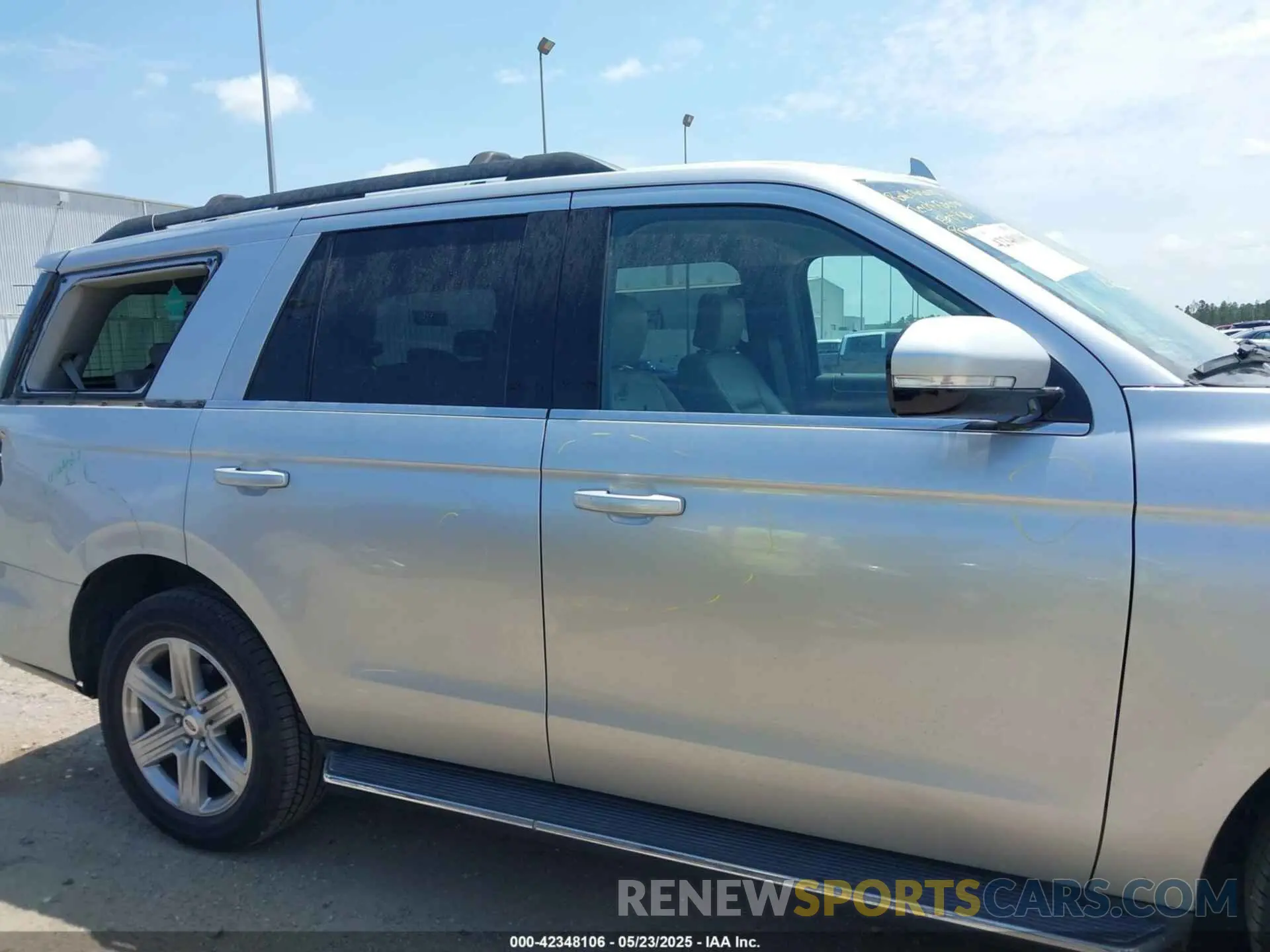 14 Photograph of a damaged car 1FMJU1HTXKEA16110 FORD EXPEDITION 2019