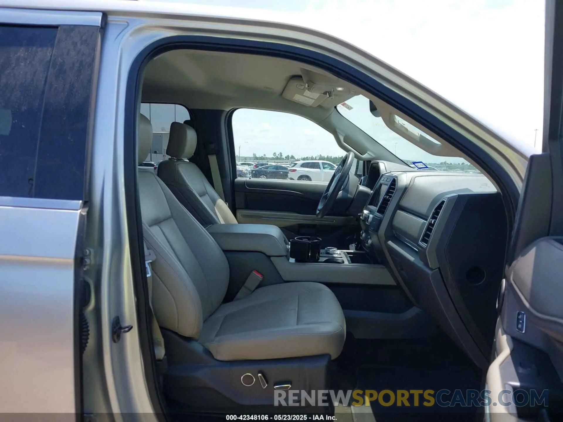 5 Photograph of a damaged car 1FMJU1HTXKEA16110 FORD EXPEDITION 2019