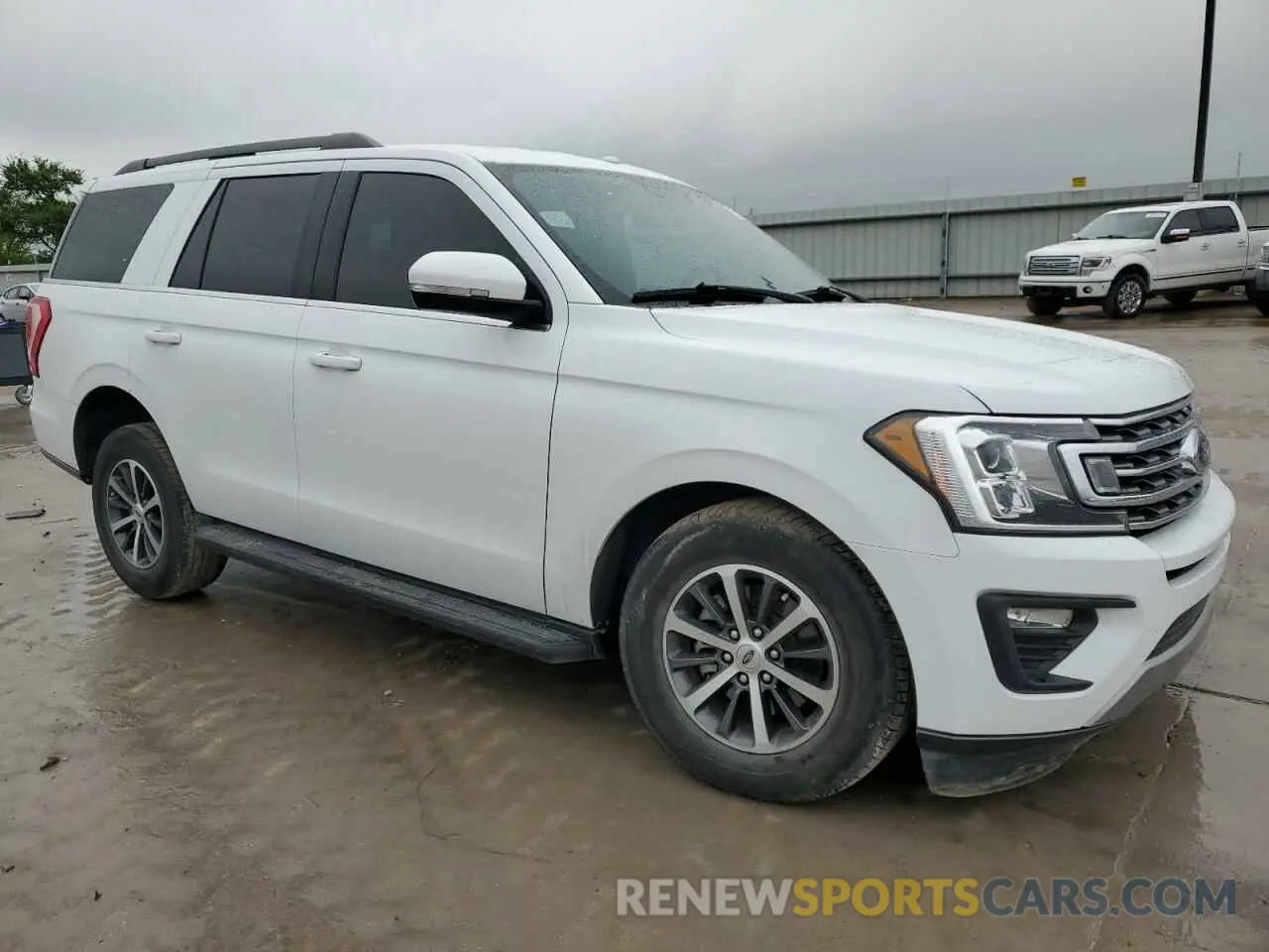 4 Photograph of a damaged car 1FMJU1HTXKEA39774 FORD EXPEDITION 2019