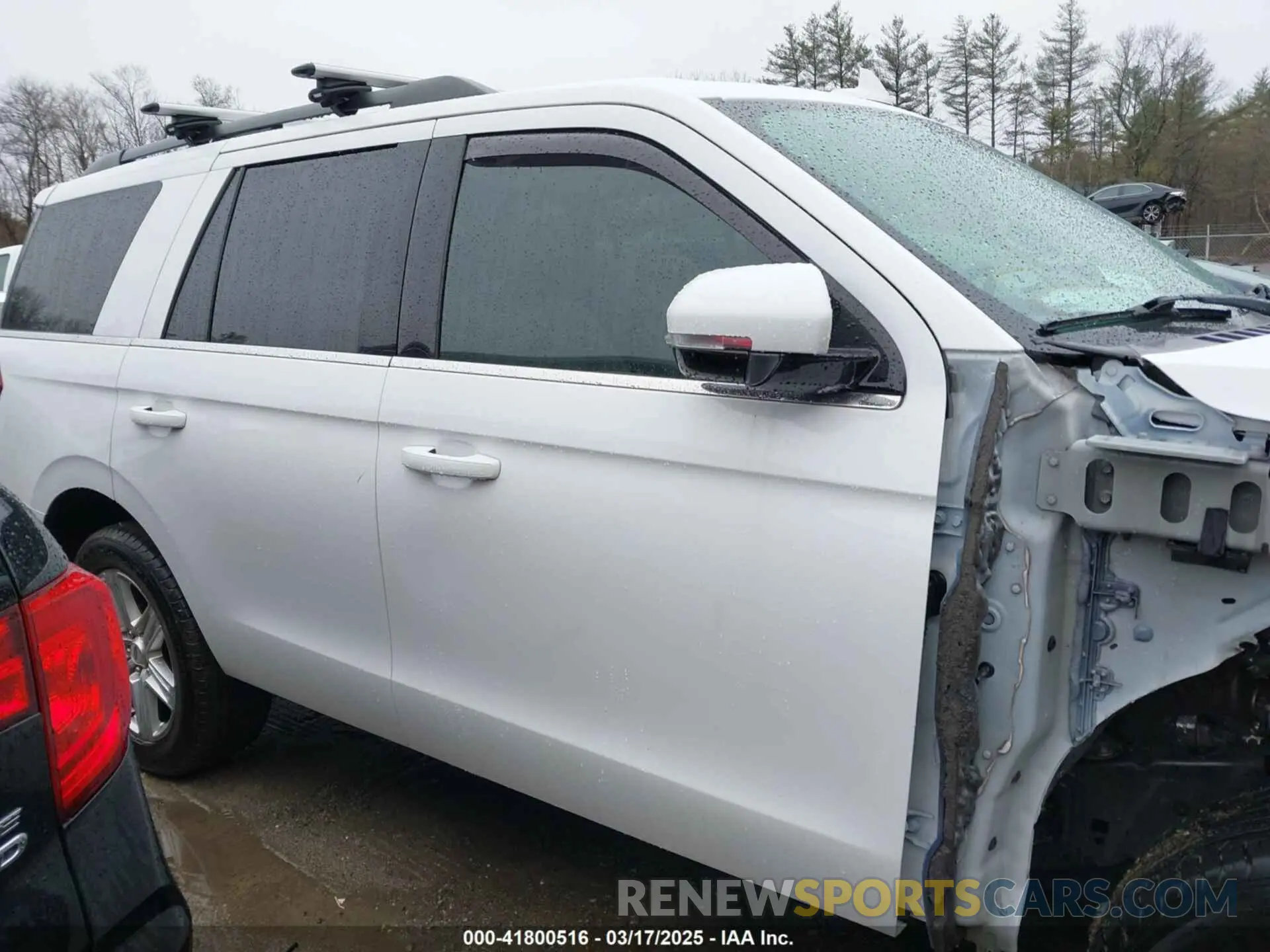 14 Photograph of a damaged car 1FMJU1JT0KEA84331 FORD EXPEDITION 2019