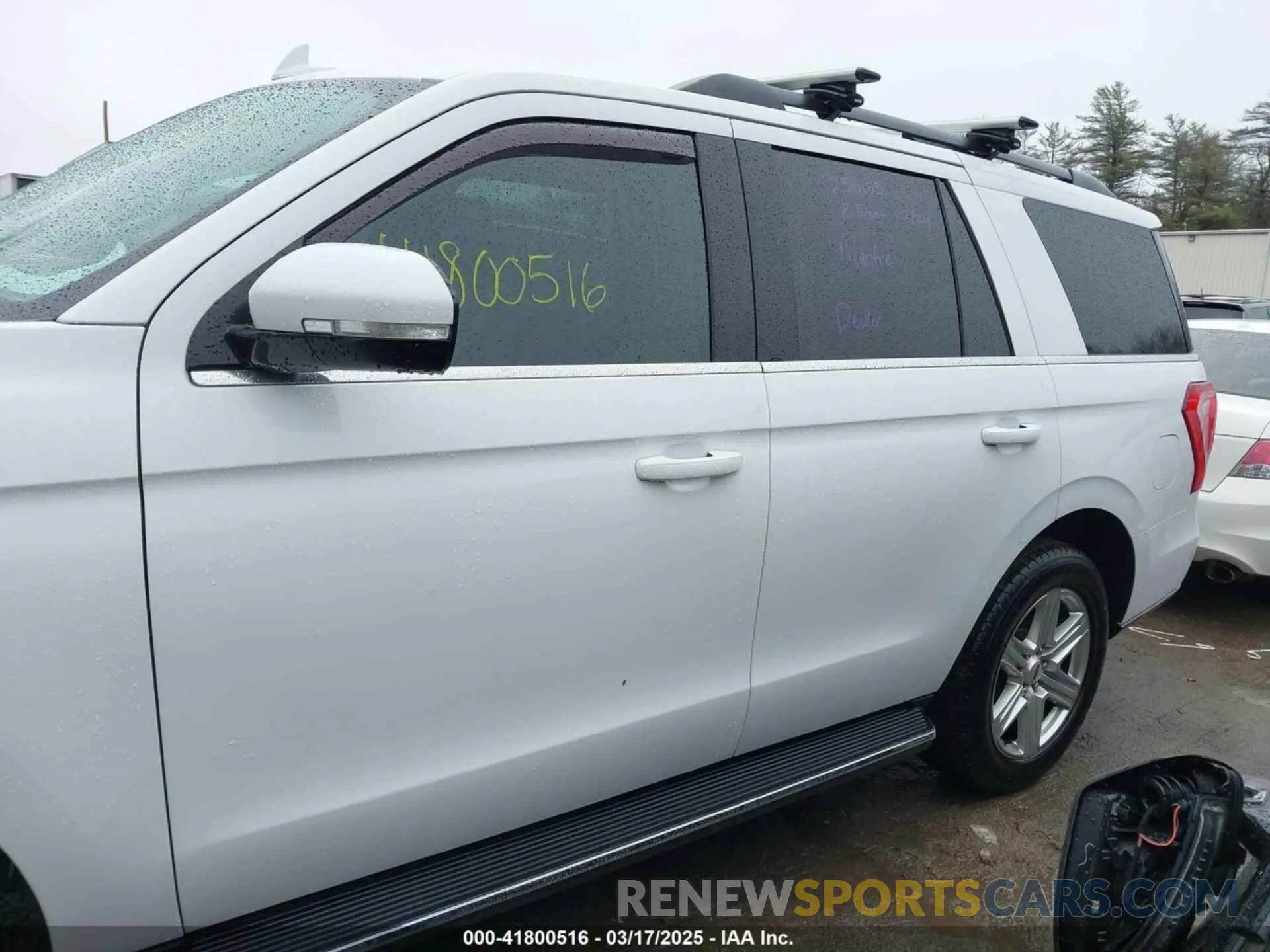 15 Photograph of a damaged car 1FMJU1JT0KEA84331 FORD EXPEDITION 2019