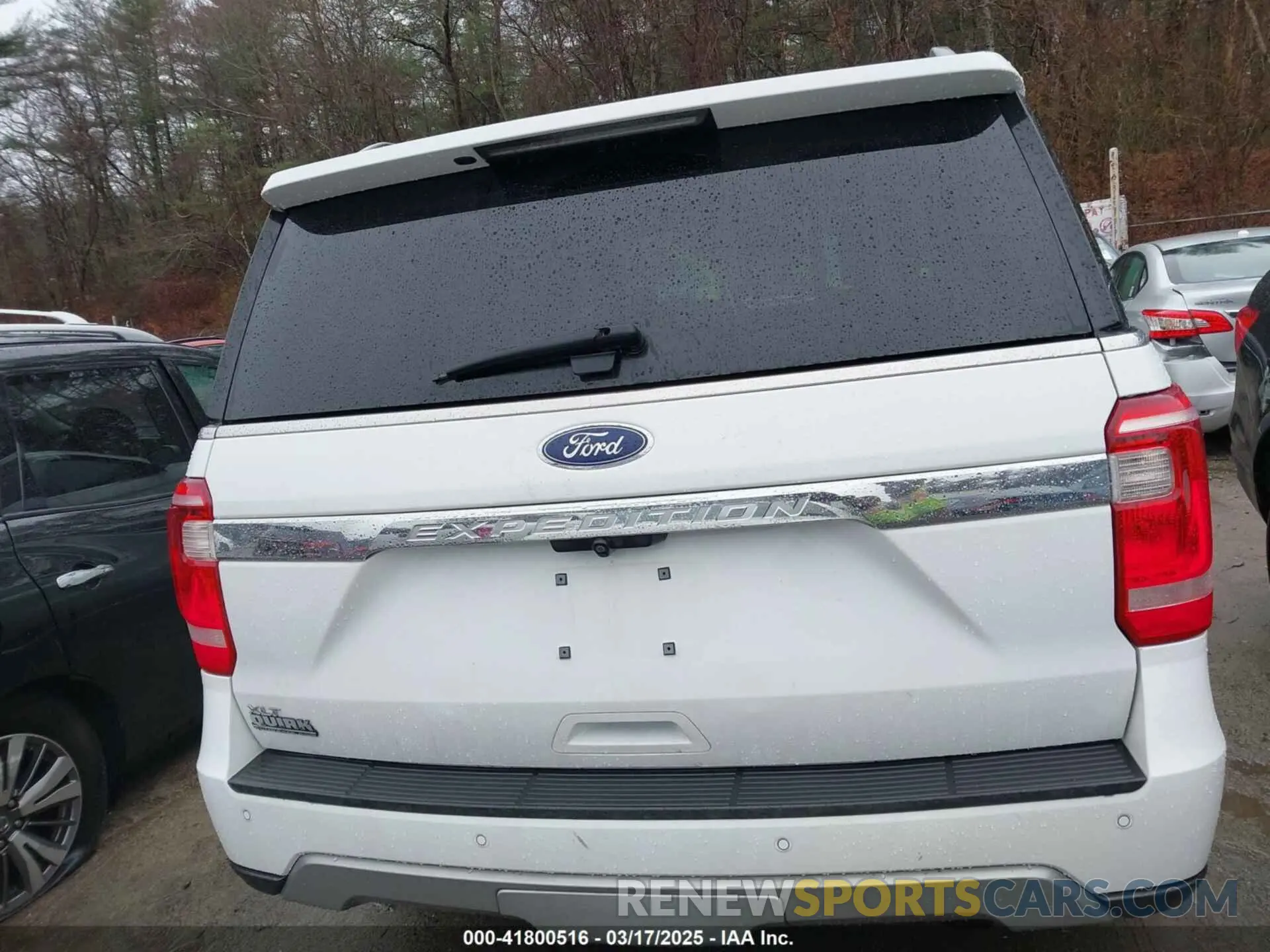 17 Photograph of a damaged car 1FMJU1JT0KEA84331 FORD EXPEDITION 2019