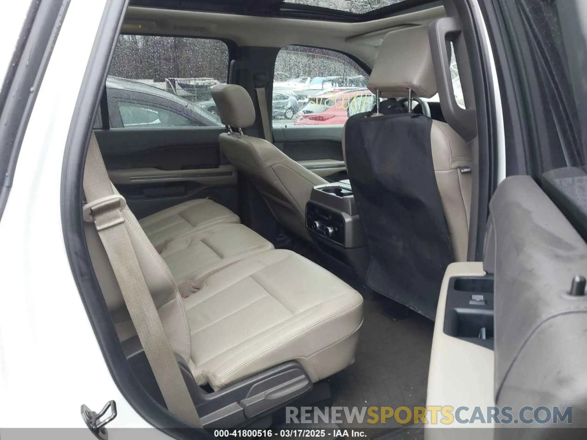 8 Photograph of a damaged car 1FMJU1JT0KEA84331 FORD EXPEDITION 2019