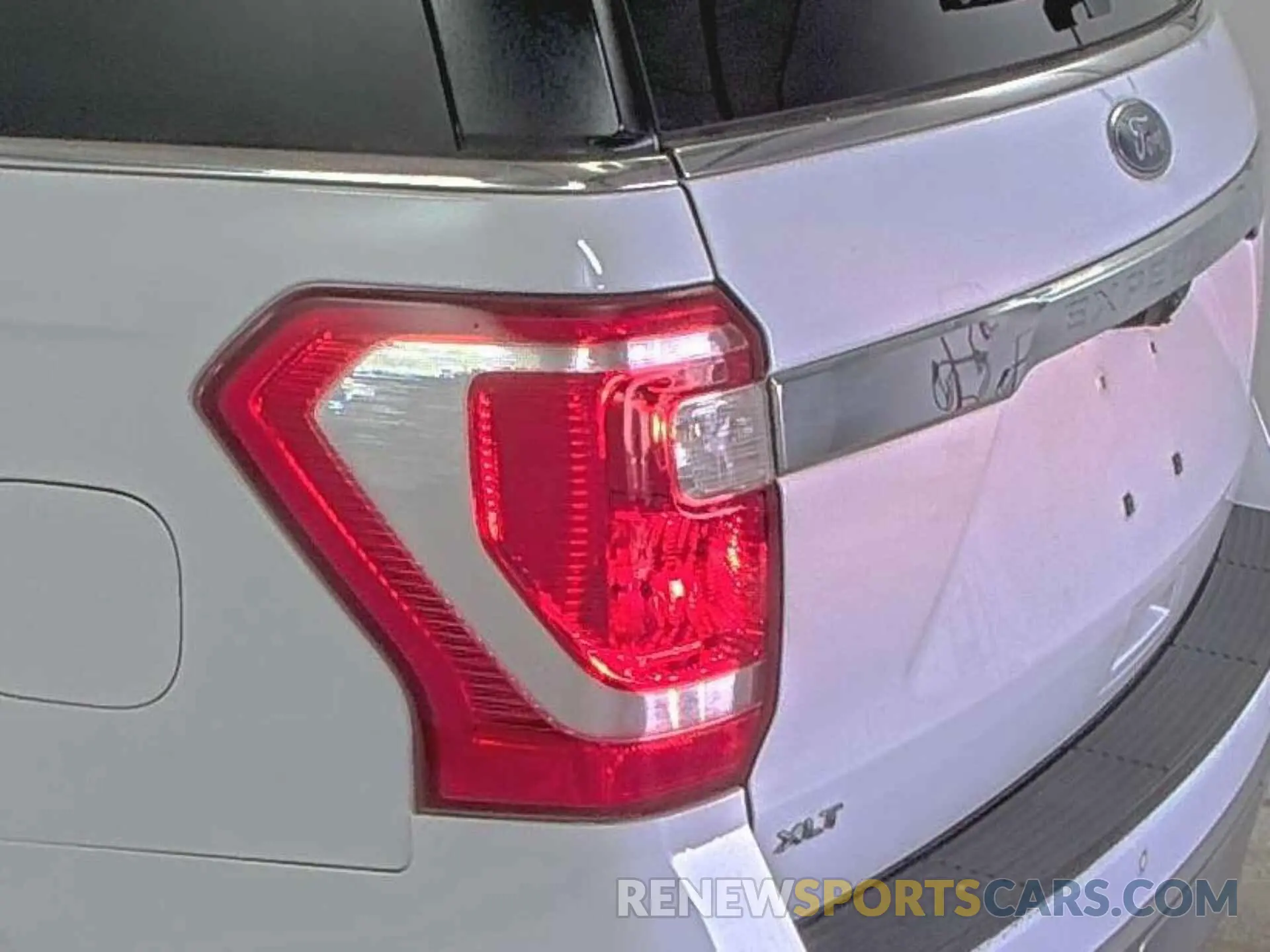 10 Photograph of a damaged car 1FMJU1JT0KEA88556 FORD EXPEDITION 2019