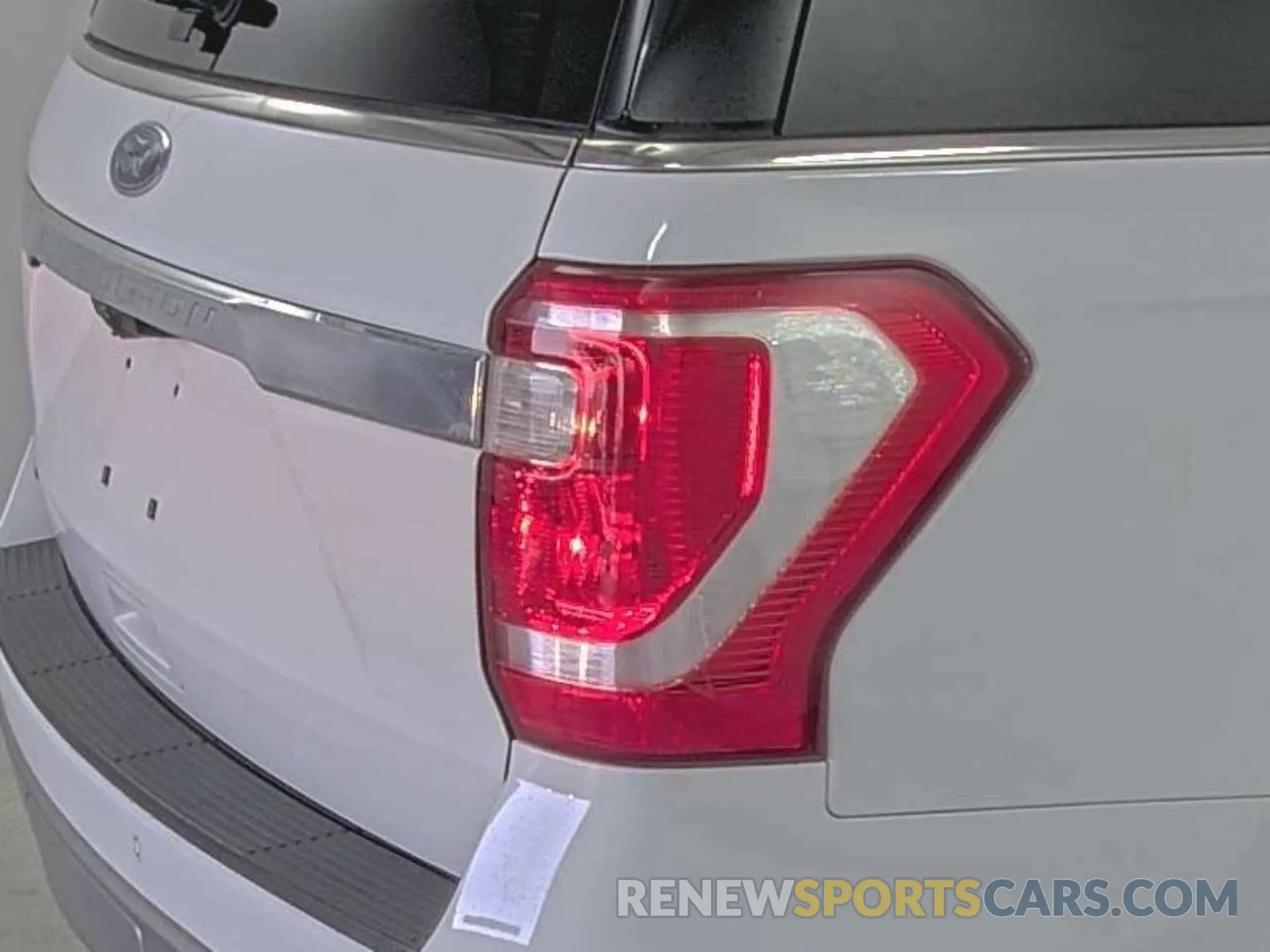 14 Photograph of a damaged car 1FMJU1JT0KEA88556 FORD EXPEDITION 2019