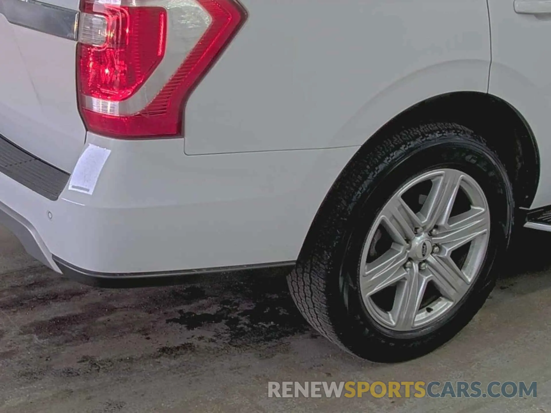 23 Photograph of a damaged car 1FMJU1JT0KEA88556 FORD EXPEDITION 2019