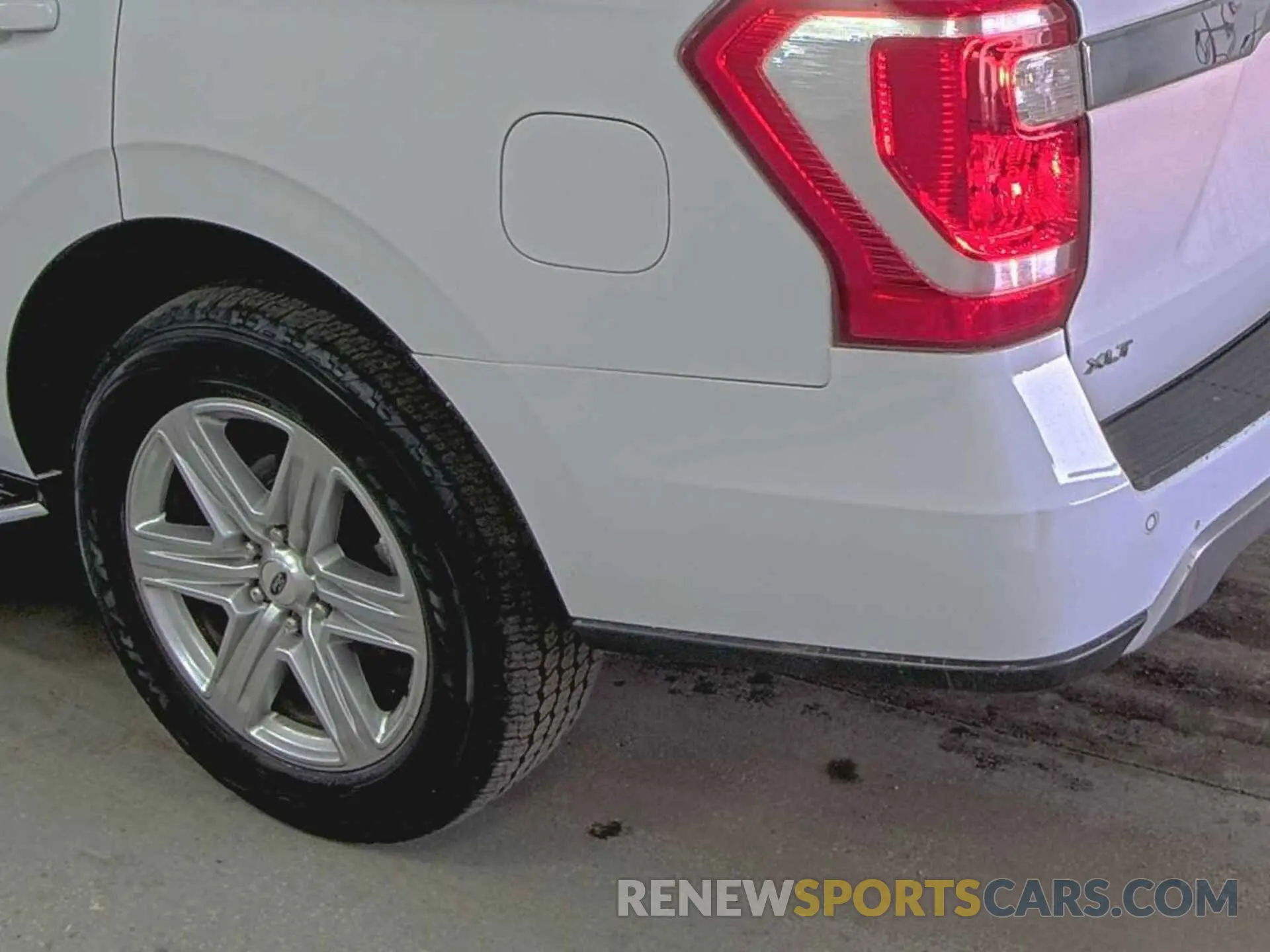 4 Photograph of a damaged car 1FMJU1JT0KEA88556 FORD EXPEDITION 2019