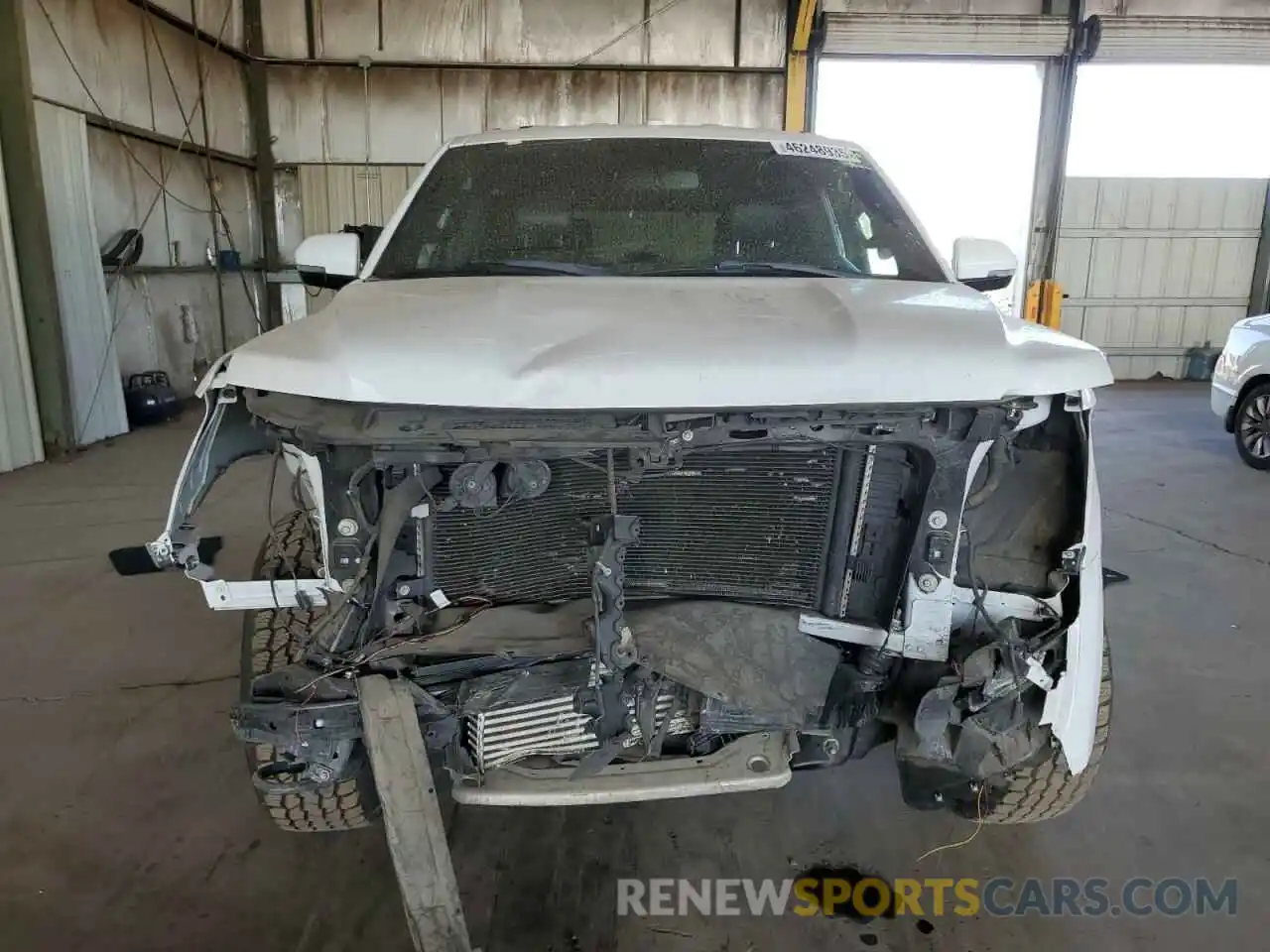 5 Photograph of a damaged car 1FMJU1JT3KEA30943 FORD EXPEDITION 2019