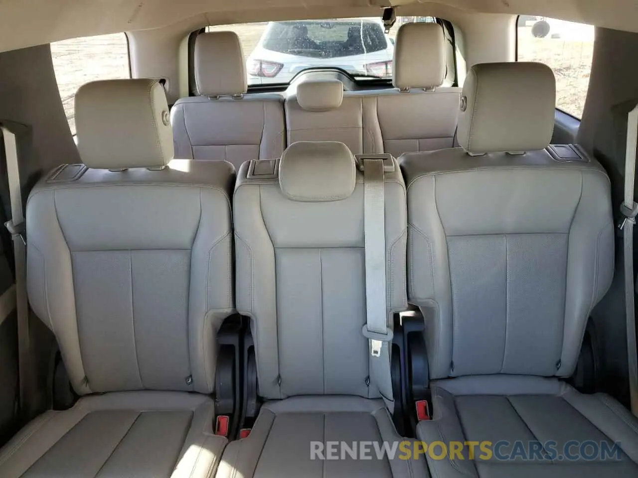 10 Photograph of a damaged car 1FMJU1JT4KEA26867 FORD EXPEDITION 2019