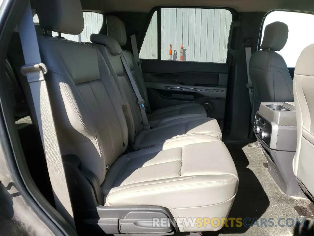 11 Photograph of a damaged car 1FMJU1JT4KEA26867 FORD EXPEDITION 2019