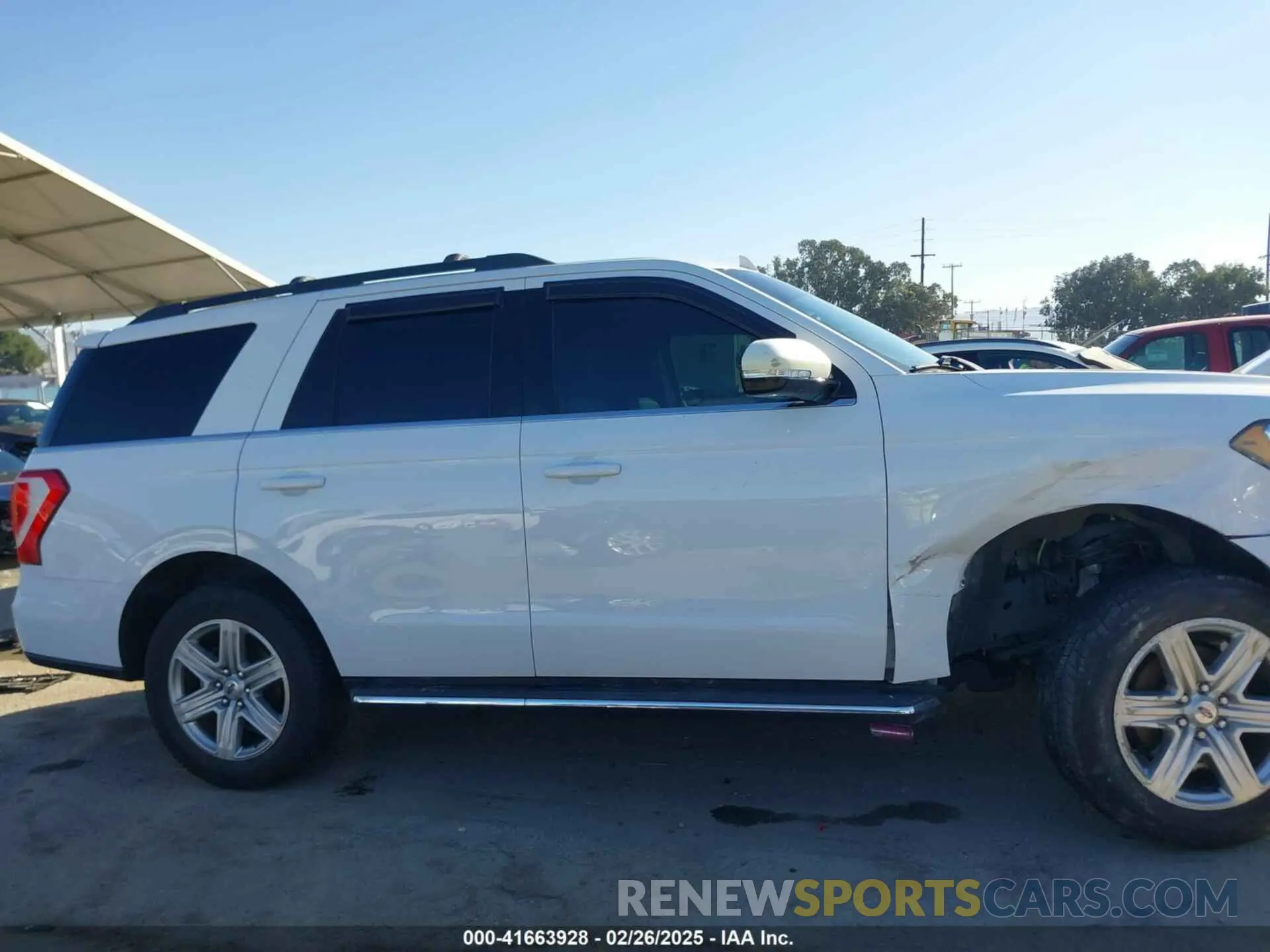13 Photograph of a damaged car 1FMJU1JT4KEA31874 FORD EXPEDITION 2019