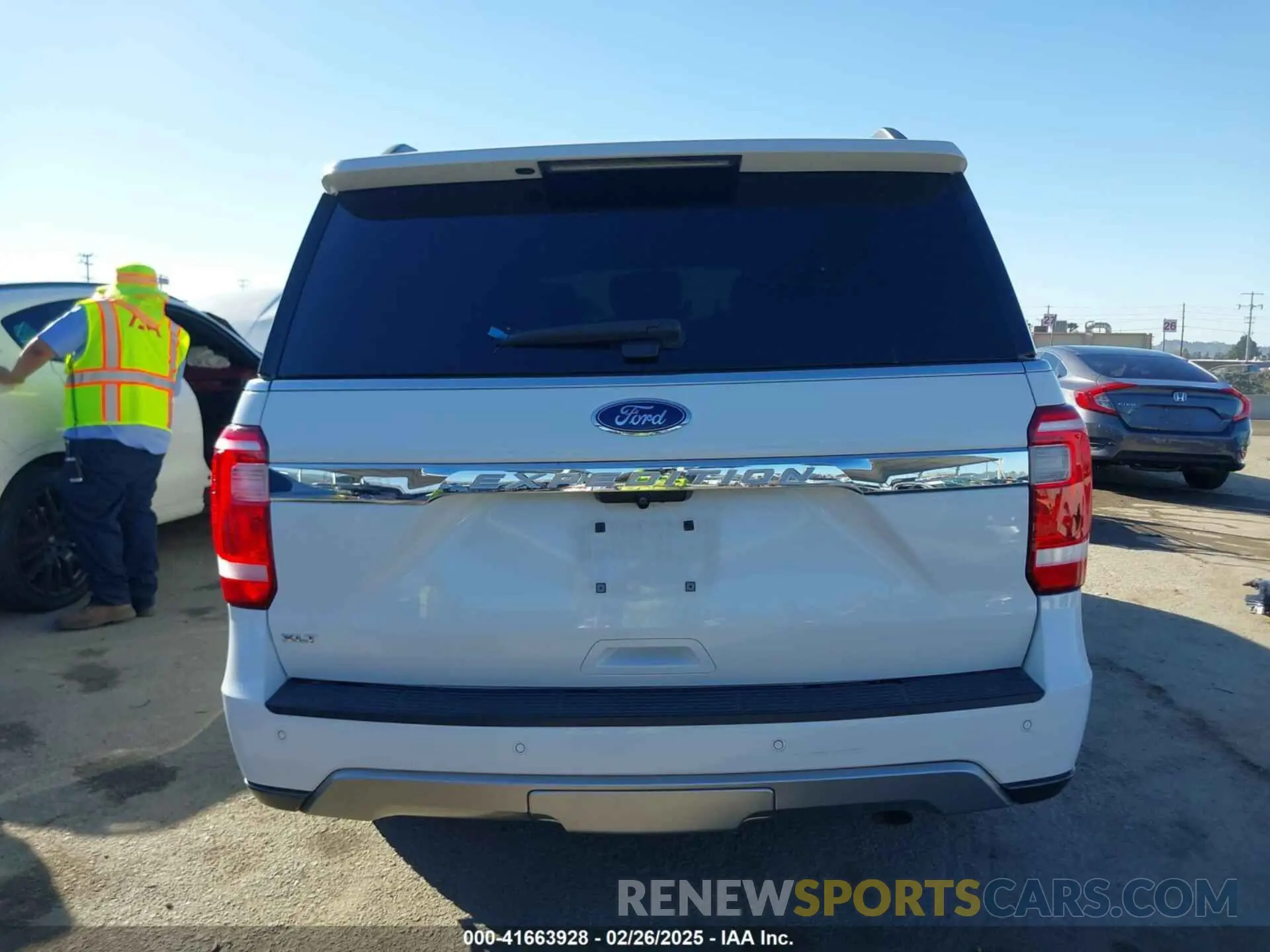16 Photograph of a damaged car 1FMJU1JT4KEA31874 FORD EXPEDITION 2019